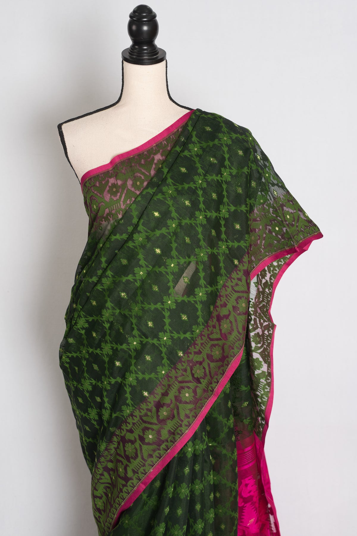 Tia : Bottle Green Soft Blended Cotton Jamdani Saree with Pink Selvage image 4