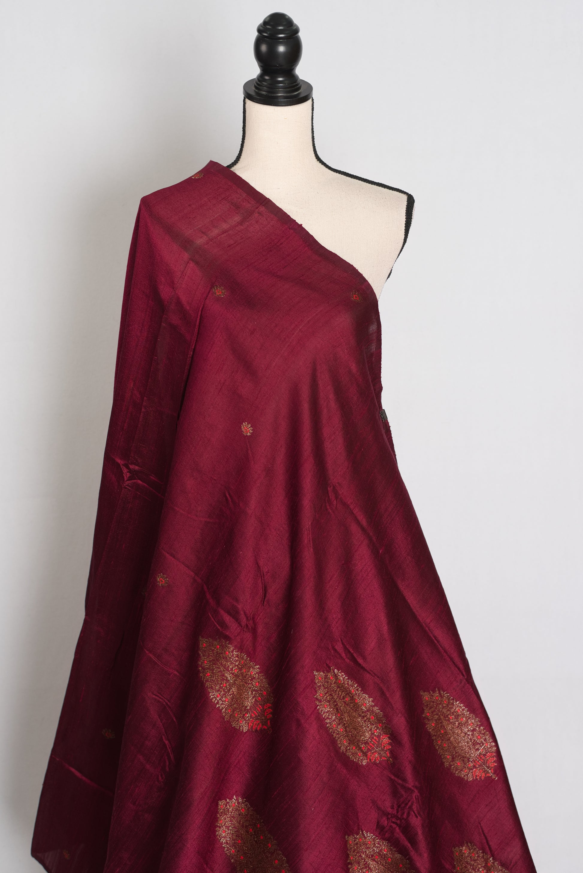 Shital : Maroon Borderless Pure Raw Silk Banarasi Saree | Antique Gold image 4