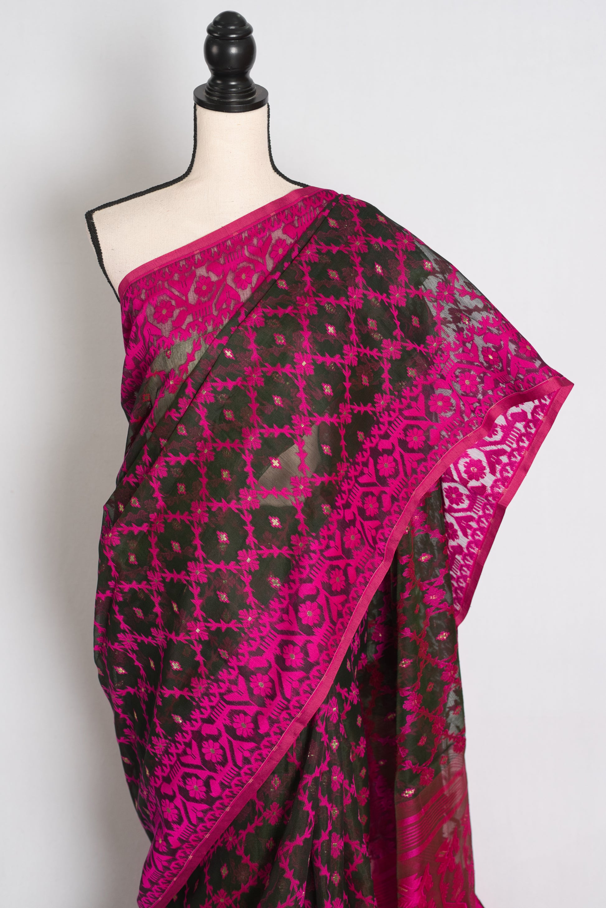 Leena : Dark Green and Rani Pink Soft Blended Cotton Jamdani Saree image 2