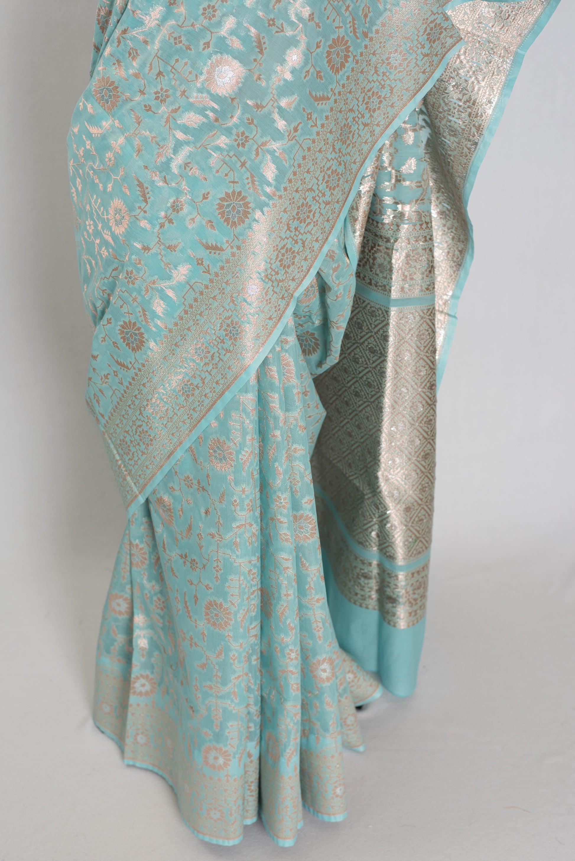 Laila: Sky Blue and Gold Jamdani Banarasi Saree | Bengali-Varanasi Fusion image 5