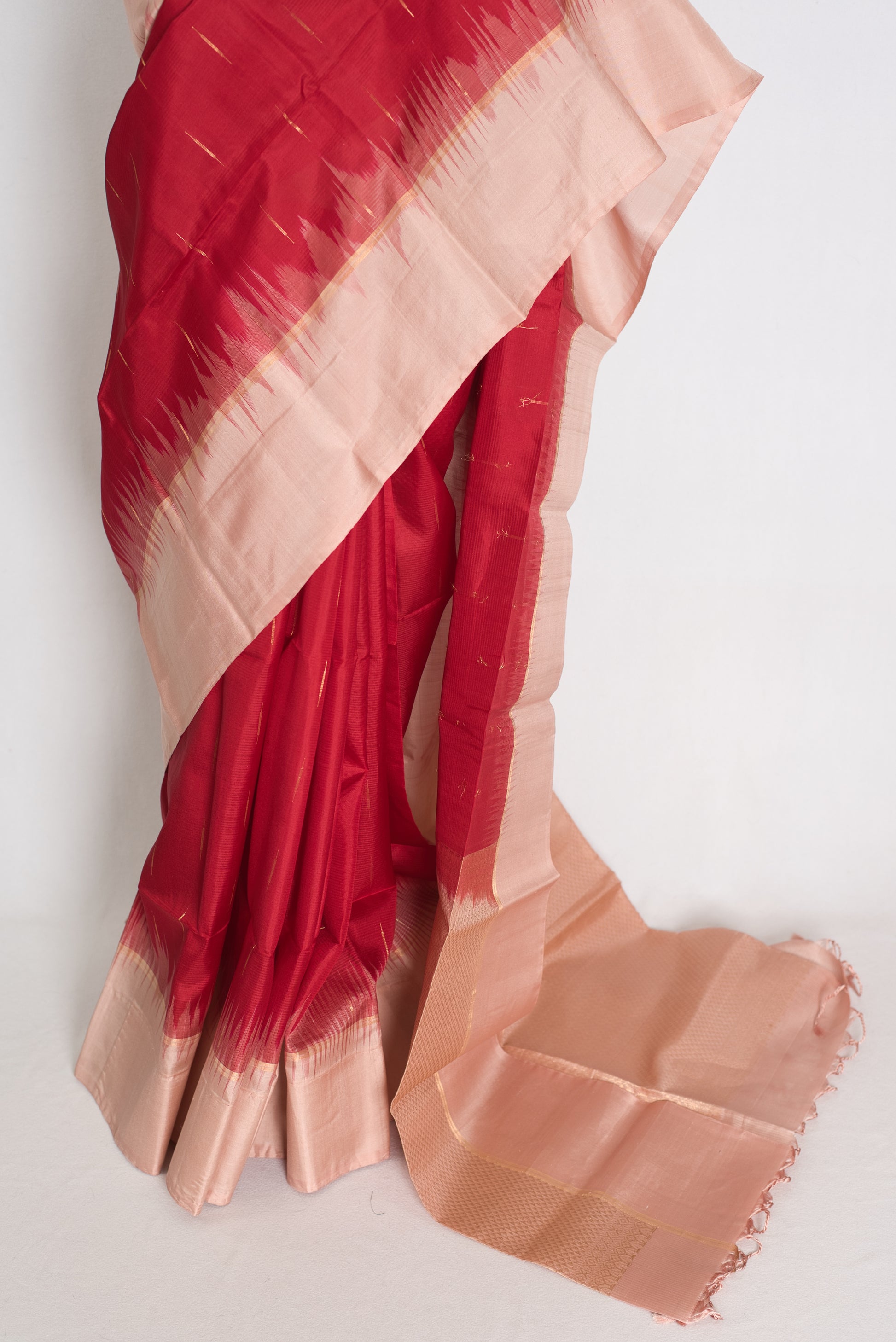 Mythelli : Crimson Red and Peach Lightweight Kanjivaram Silk Saree image 5