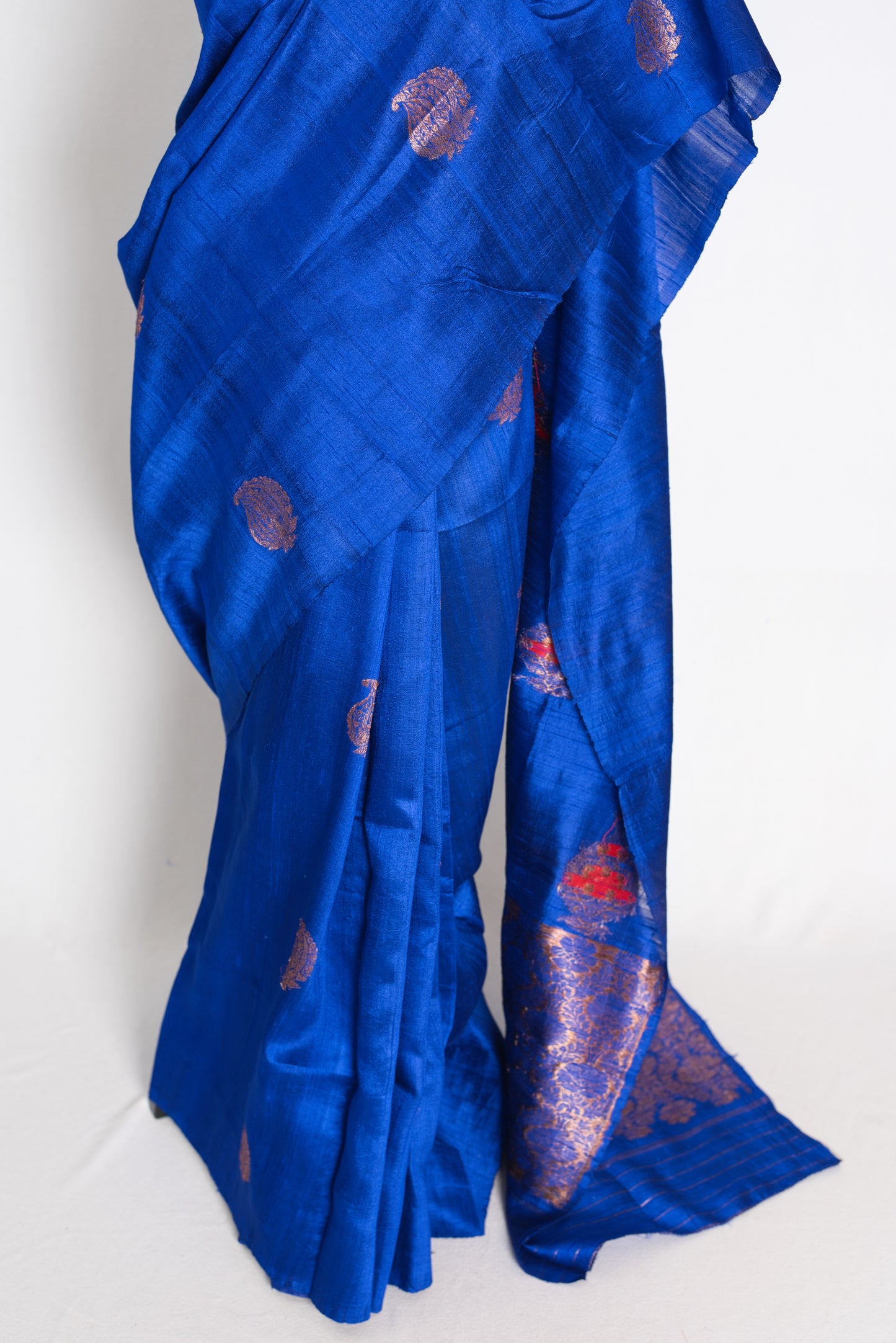 Tia : Royal Blue Borderless Pure Raw Silk Banarasi Saree | Antique Gold Zari image 5