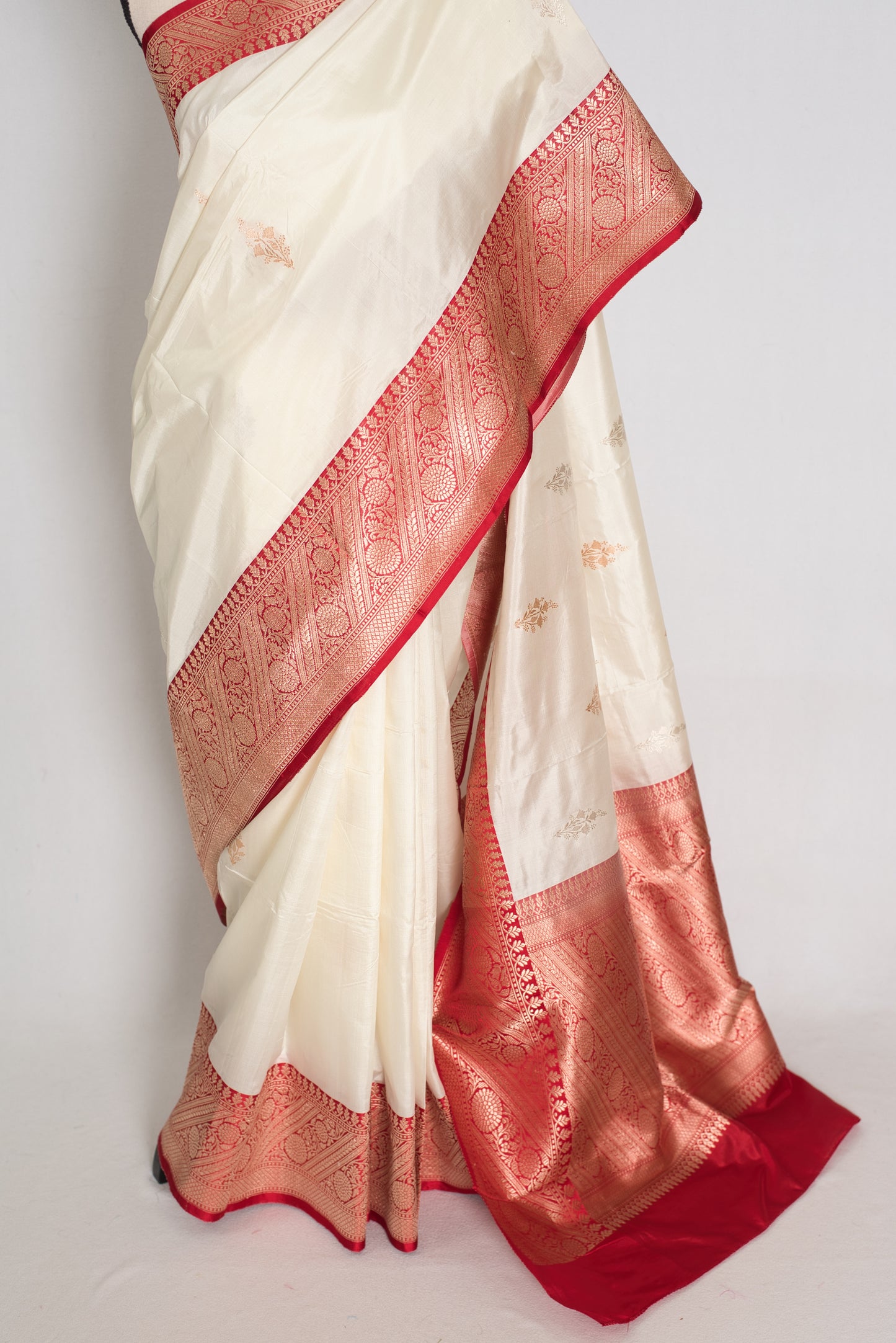 Stuti : White and Red Handwoven Pure Silk Banarasi Saree | Silk Mark Certified image 5