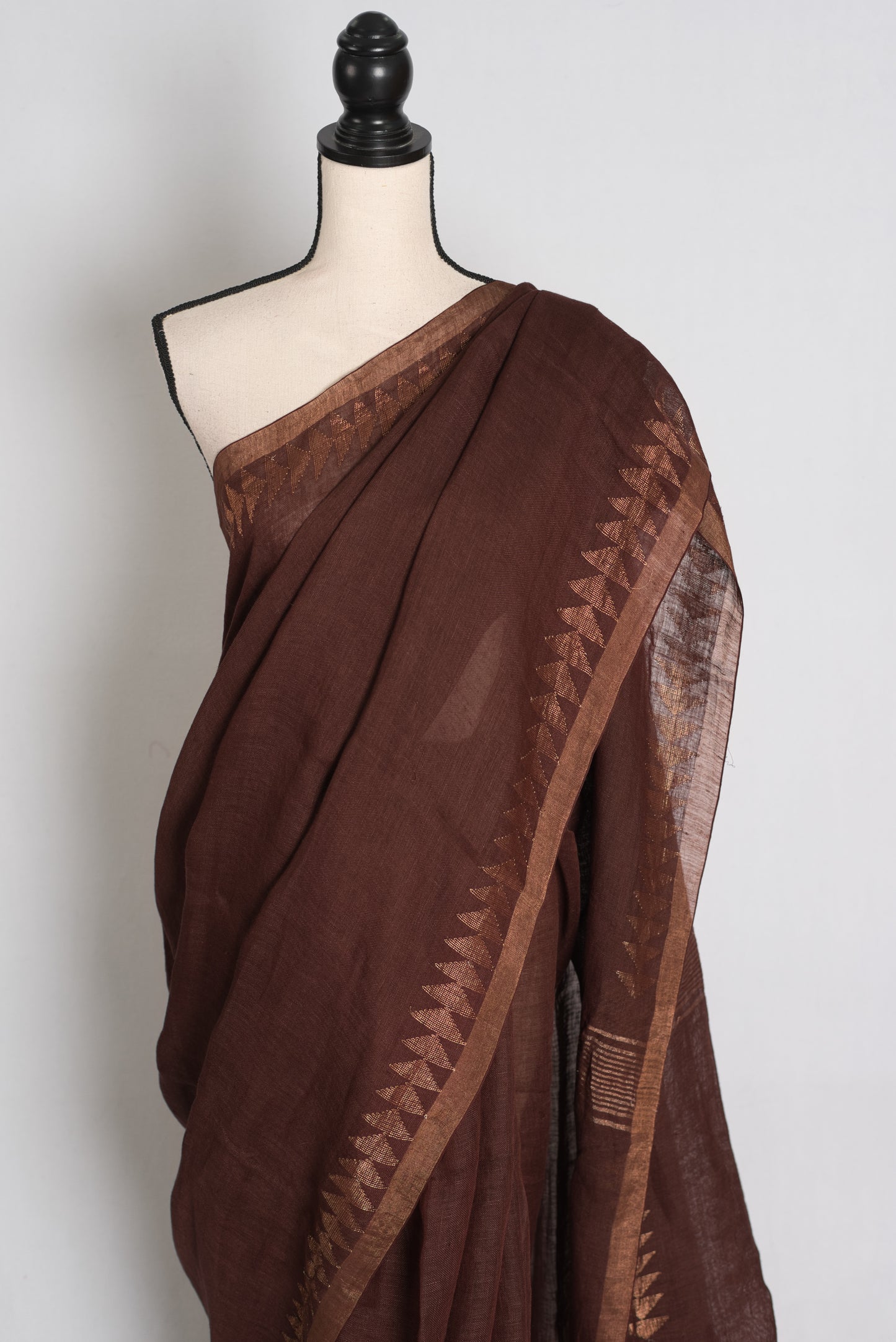Keya : Dark Brown and Antique Gold Handwoven Linen by Linen Jamdani Saree image 5