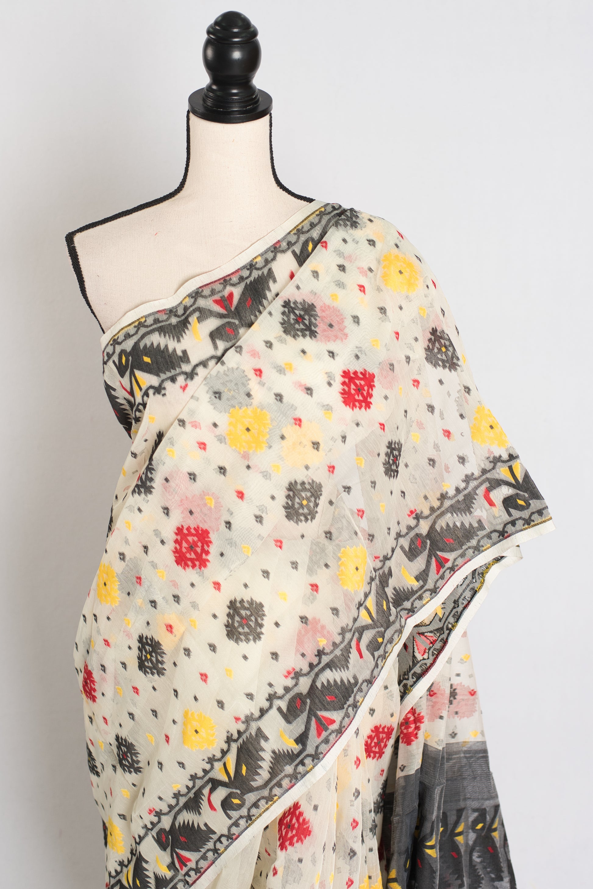 Bidisha : Off White and Black Blended Soft Cotton Jamdani Bengali Saree image 4