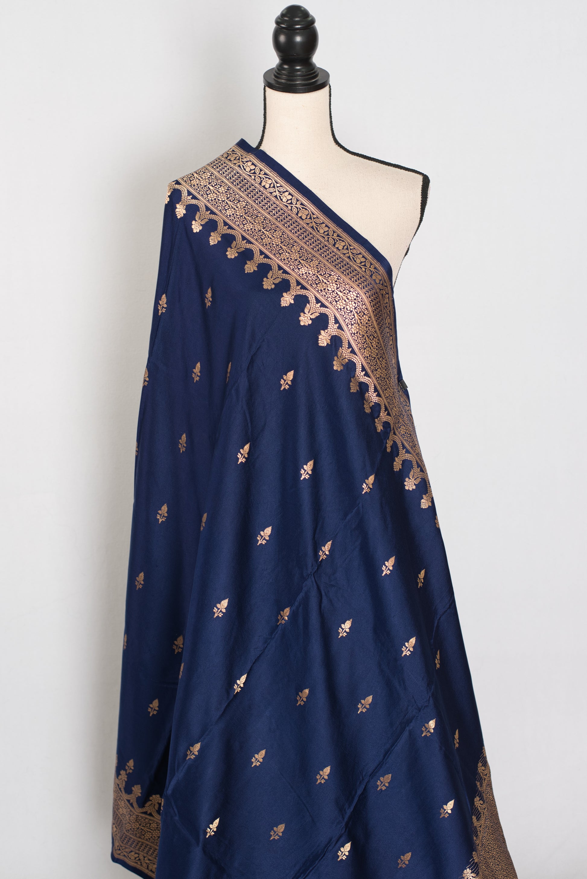 Ayesha | Midnight Blue Premium Mashru Banarasi Silk Saree image 3
