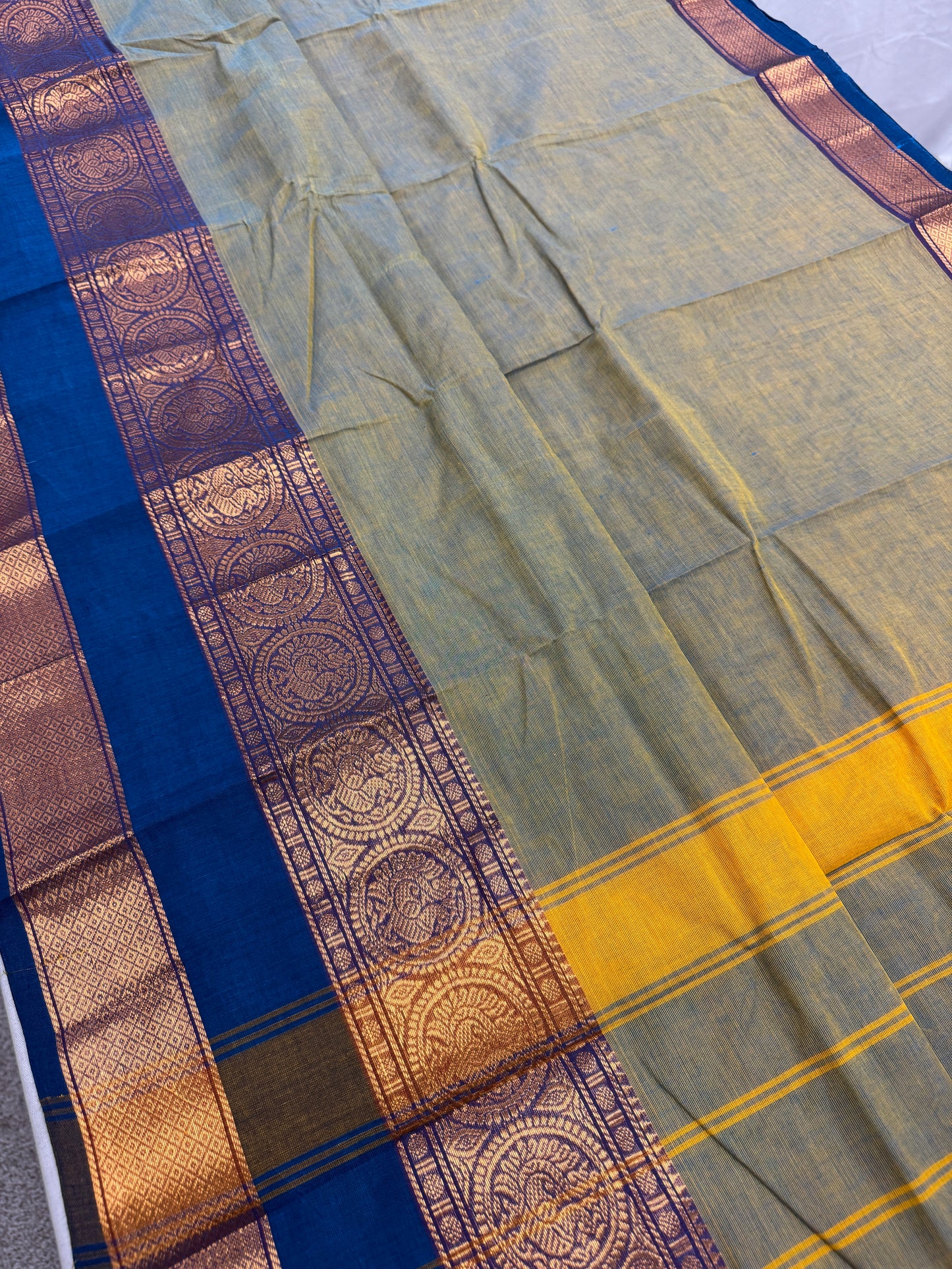 Harini : Grey Kanchi Cotton Saree - Handwoven South Indian Elegance image 2