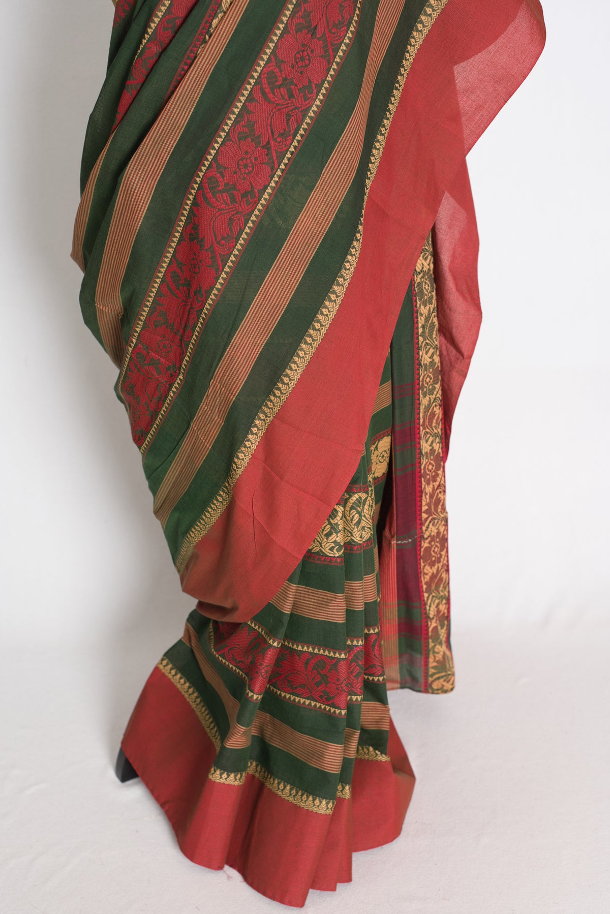 Bottle Green and Red Dhaniakhali saree — pallu view