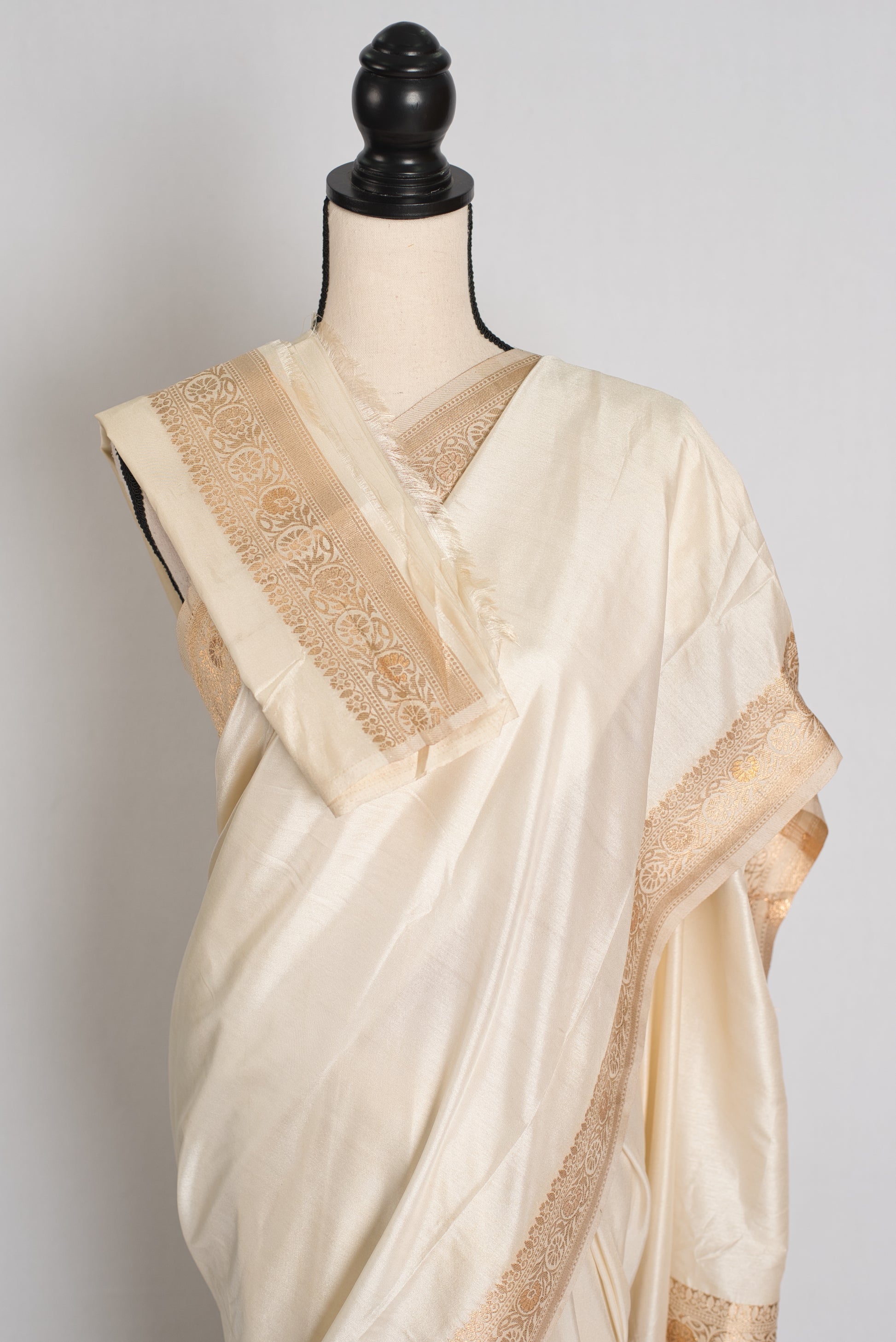 Snigdha : Budget Friendly Blended Valkalam Banarasi Saree in Cream and Gold image 2