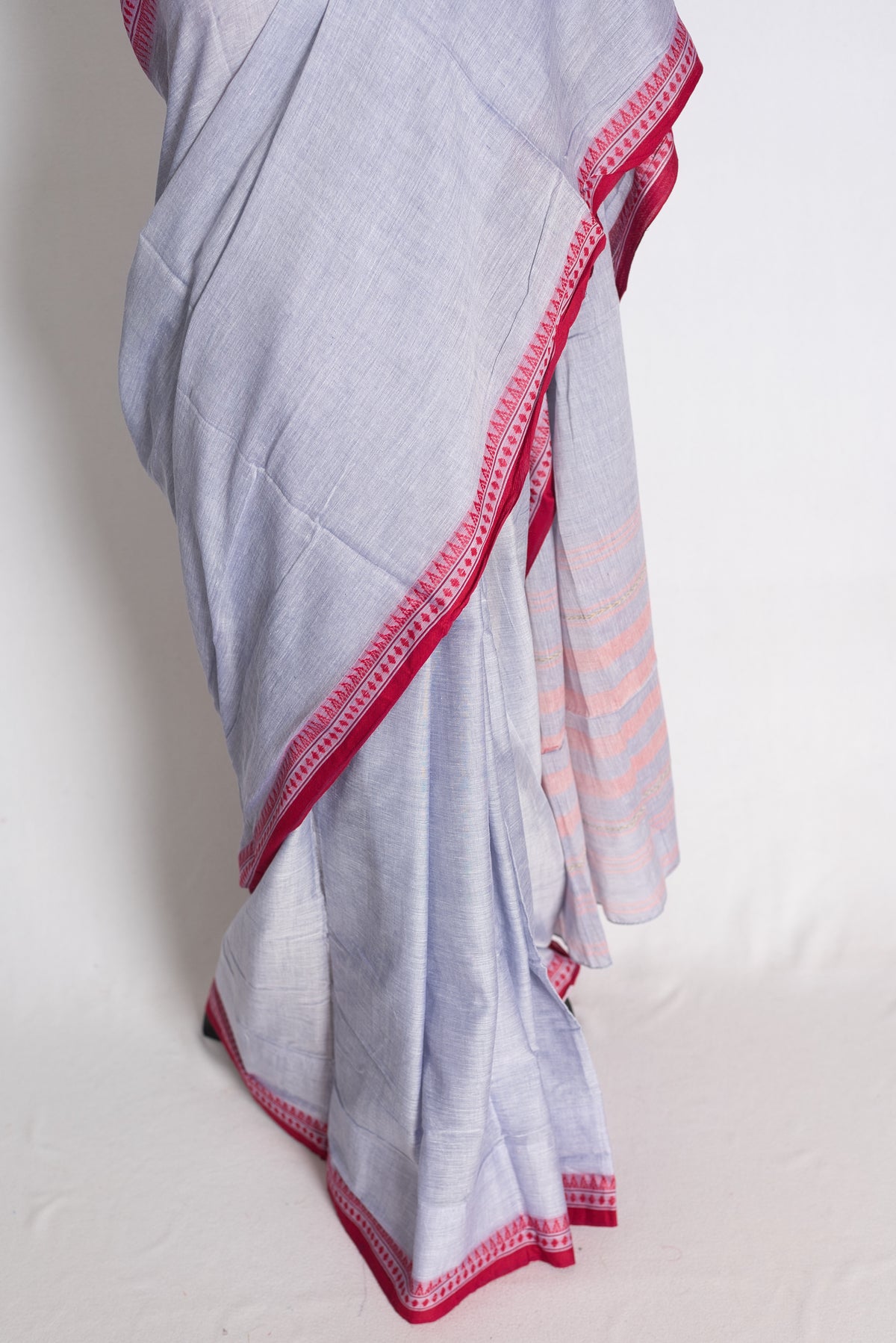 Aruna: Bluish Grey Soft Cotton Dhaniakhali Saree image 5