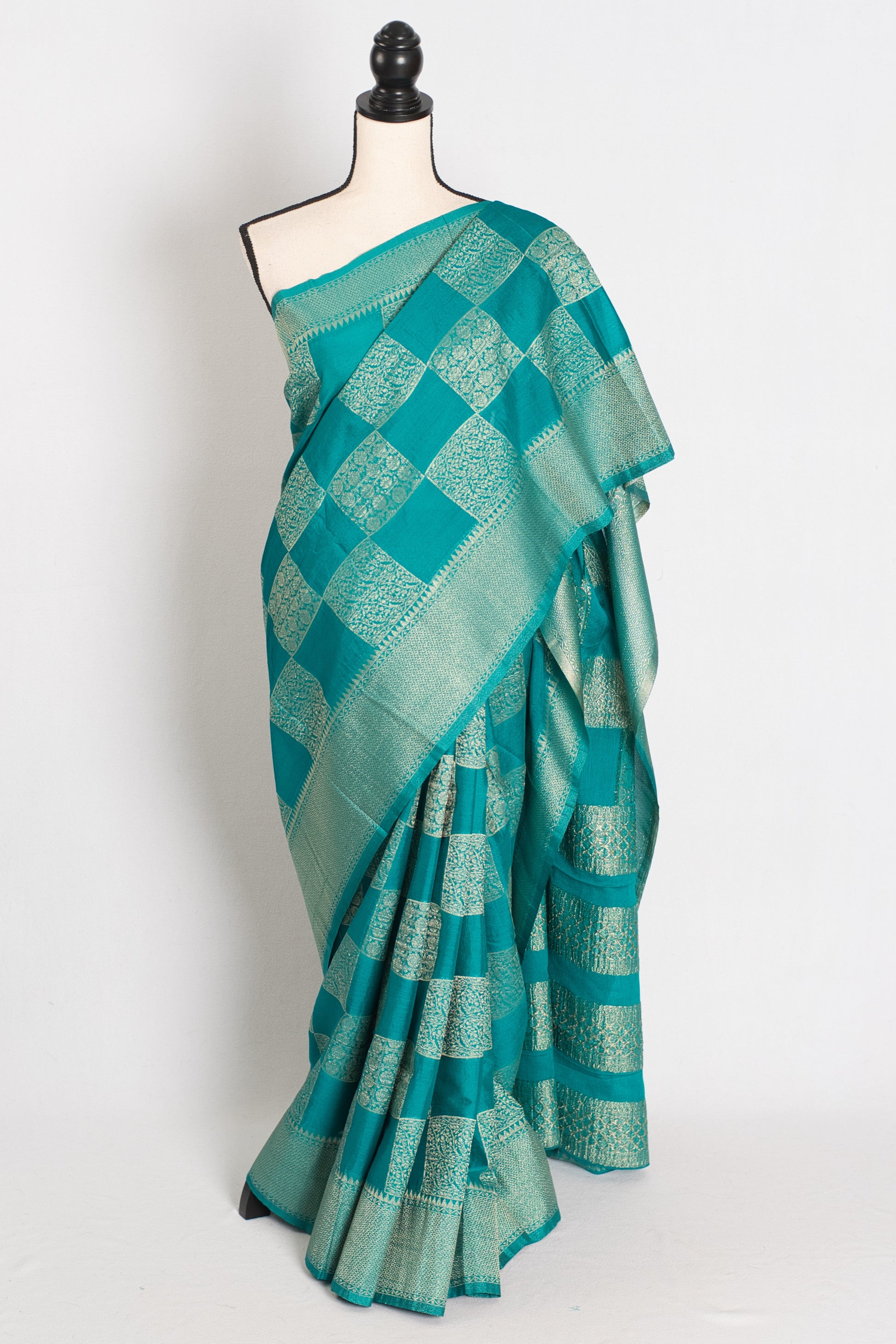 Rama : Green Semi Crepe Georgette Banarasi Saree with Designer Gold Zari Work image 0