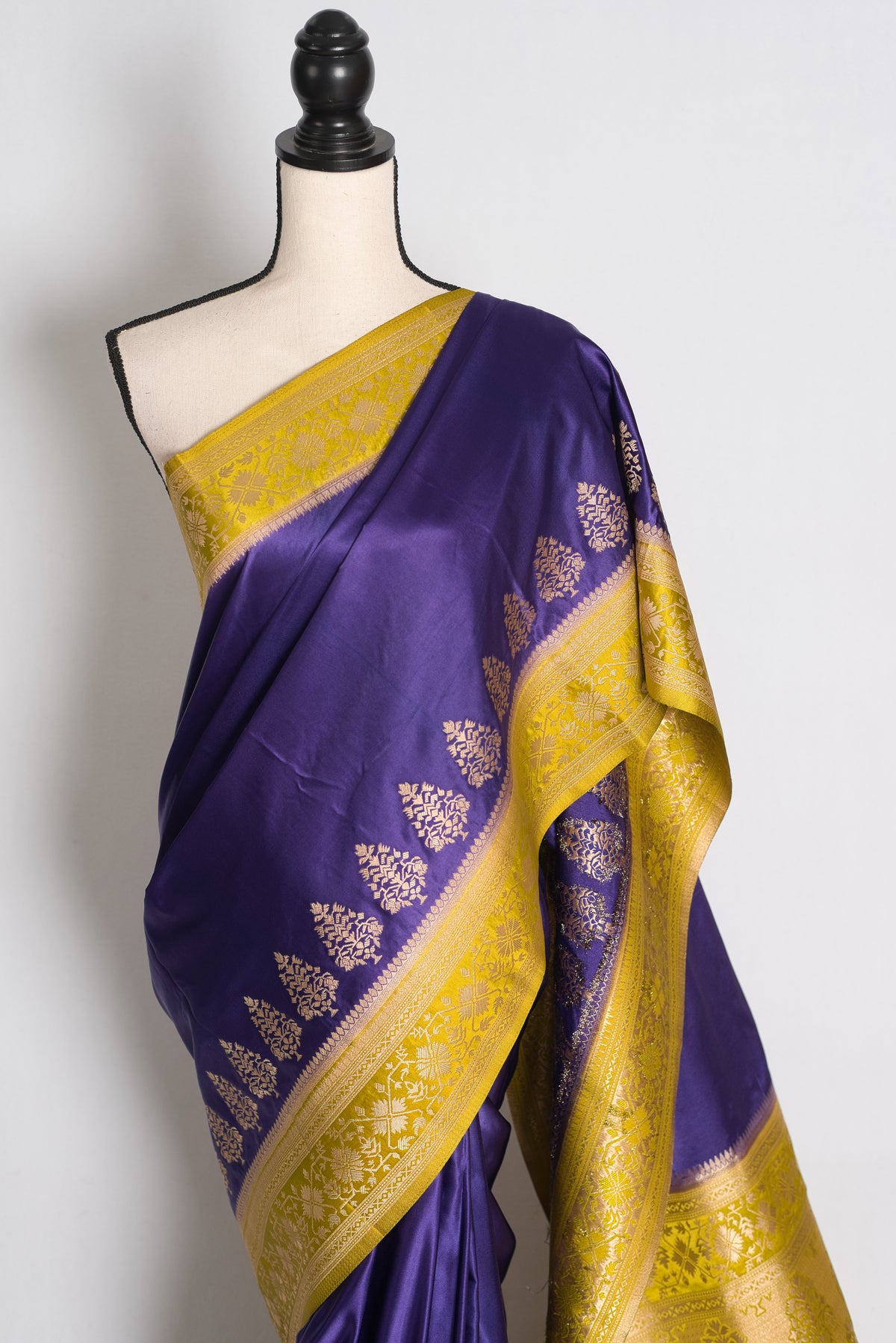 Shruti: Purple and Green Semi Mashru Valkalam Banarasi Saree with 38 Size Blouse image 4