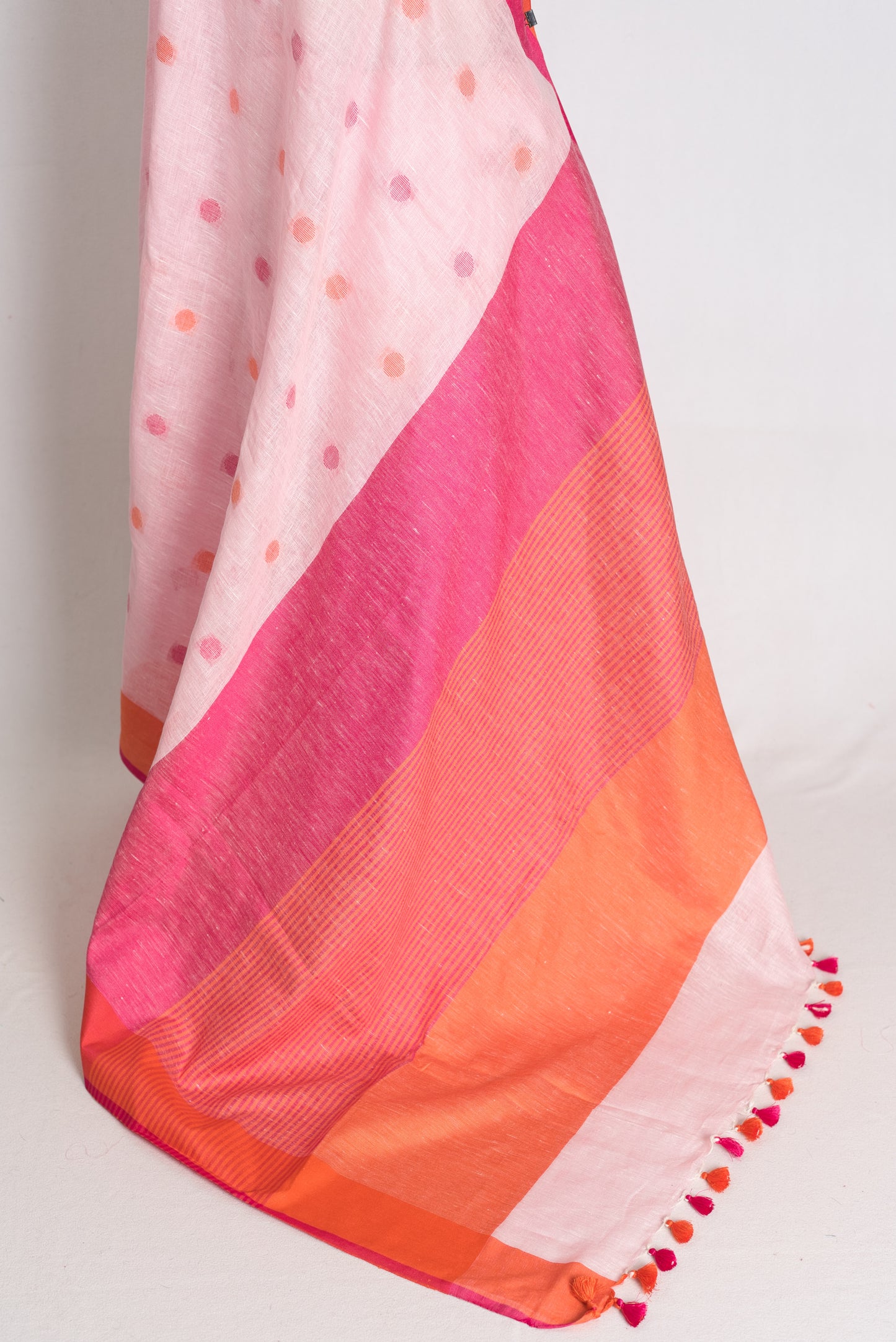 Afrin : Powder Pink Polka Dot Pure Linen Saree with Ganga Jamuna Border image 3