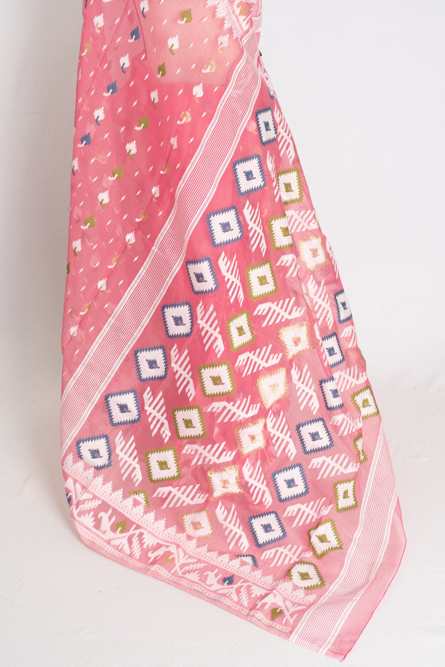 Sreya : Pink and White Blended Soft Cotton Jamdani Bengali Saree image 2