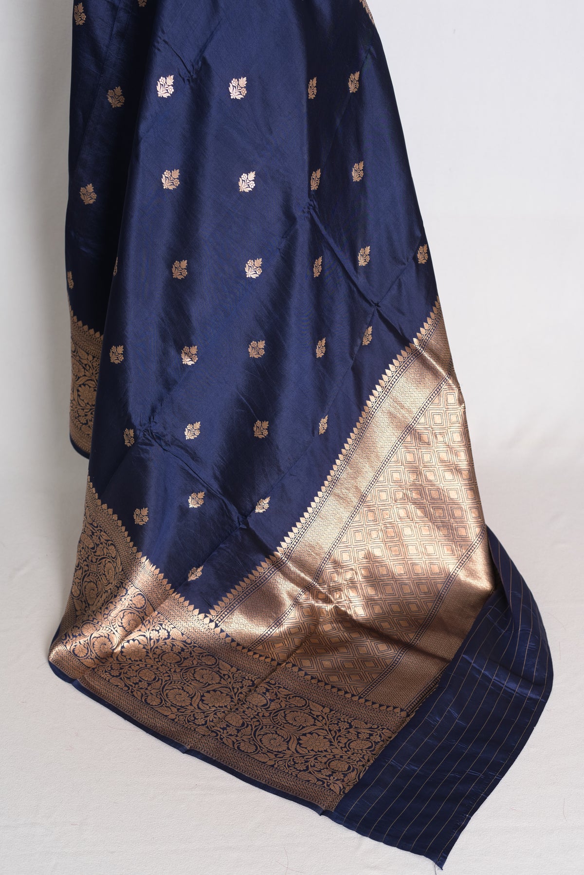 Krishna: Midnight Blue and Gold Mango Silk Banarasi Saree with Wide Border image 4