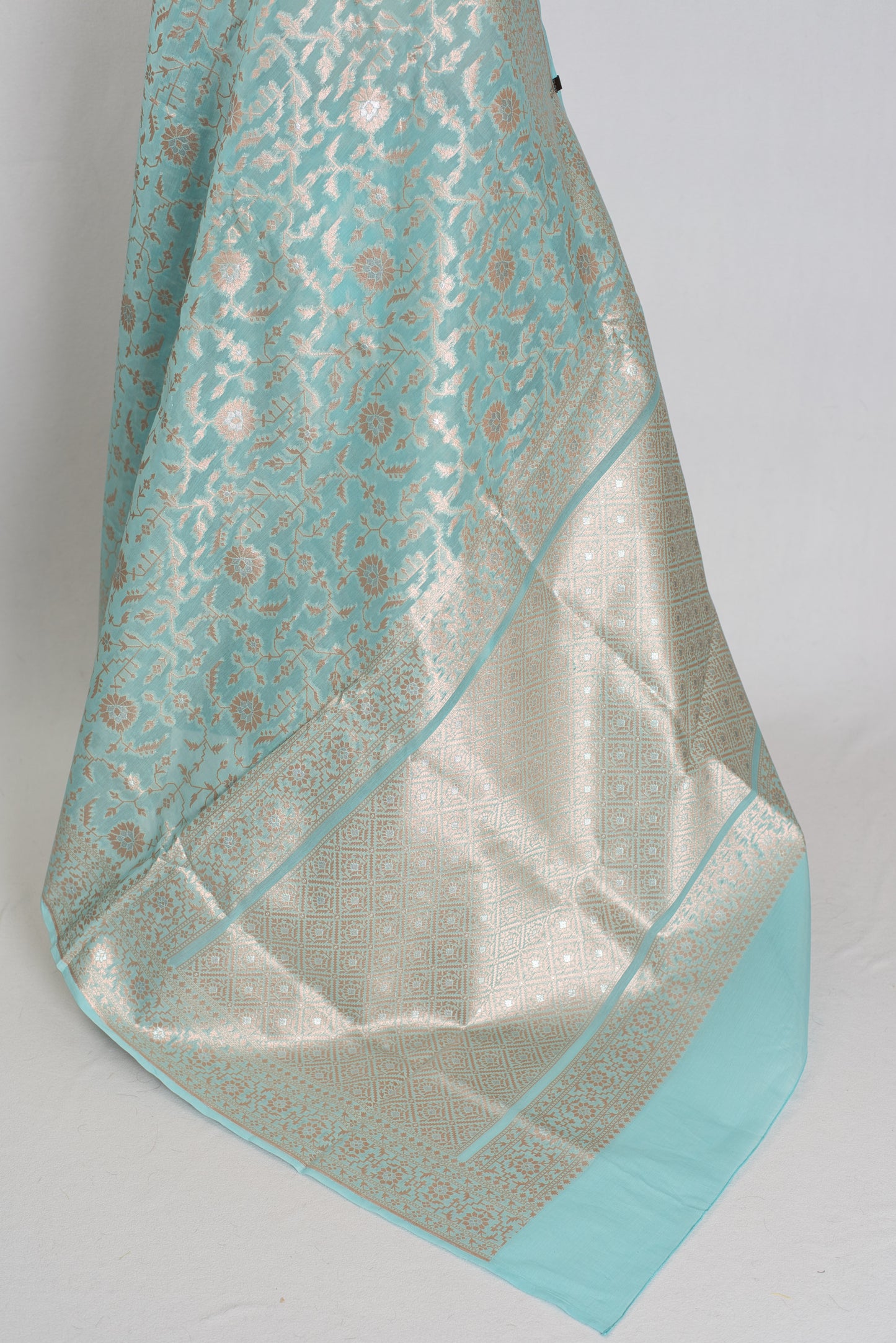 Laila: Sky Blue and Gold Jamdani Banarasi Saree | Bengali-Varanasi Fusion image 3