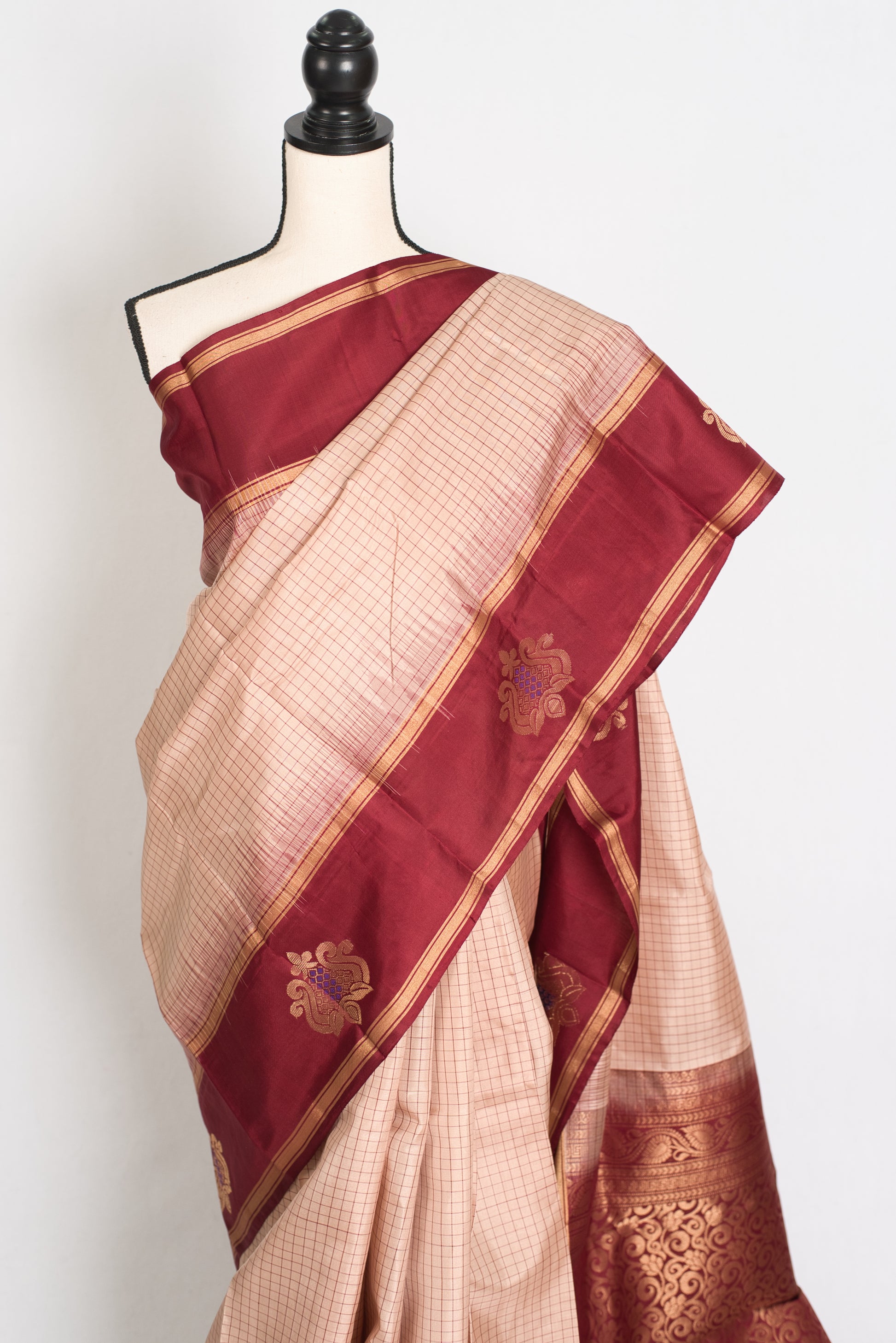 Latha : Silk Mark Certified Cream and Red Checks Kanjeevaram Silk Saree image 6