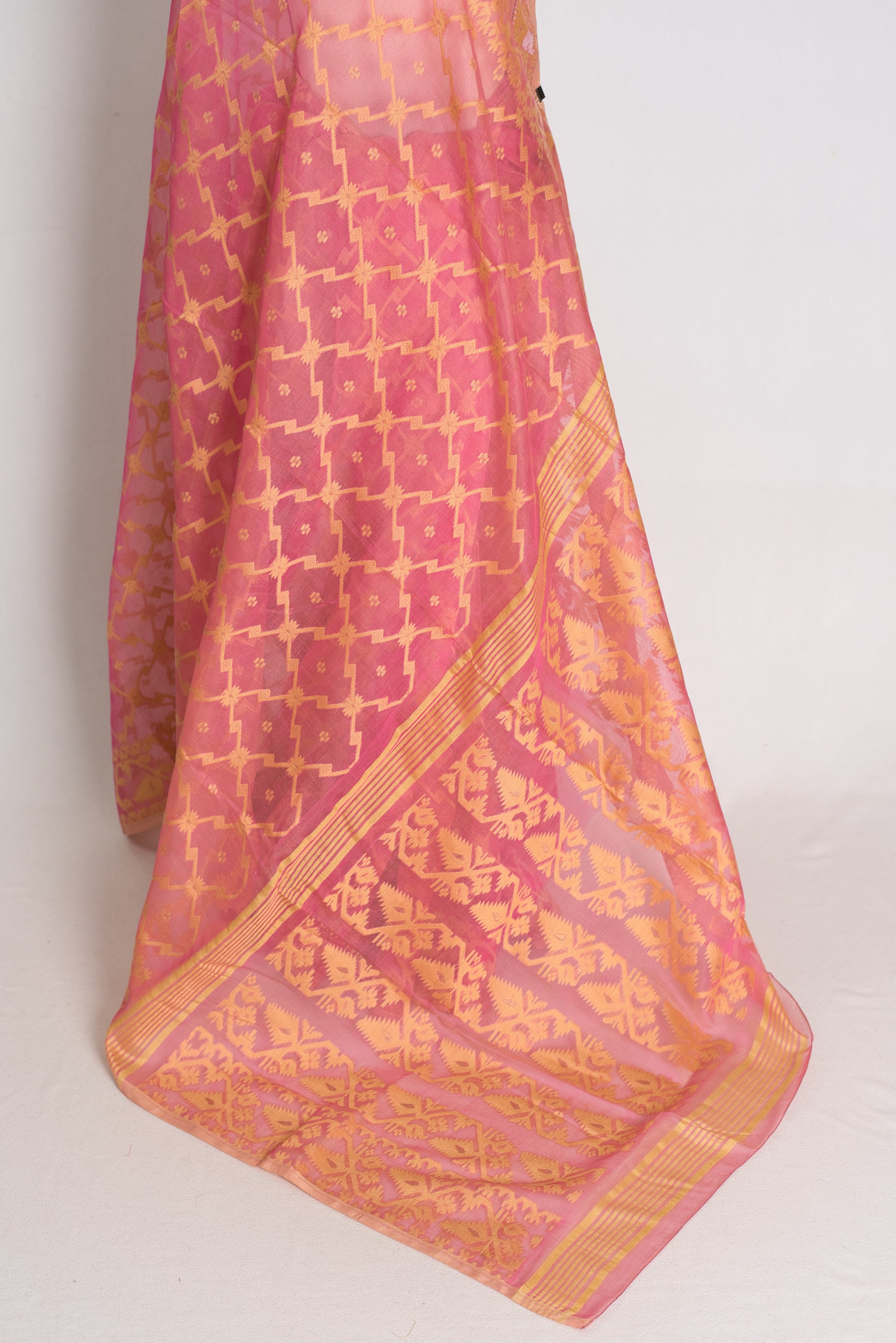 Diya : Pink and Beige Dual-Shade Soft Cotton Blend Bengali Jamdani Saree image 2