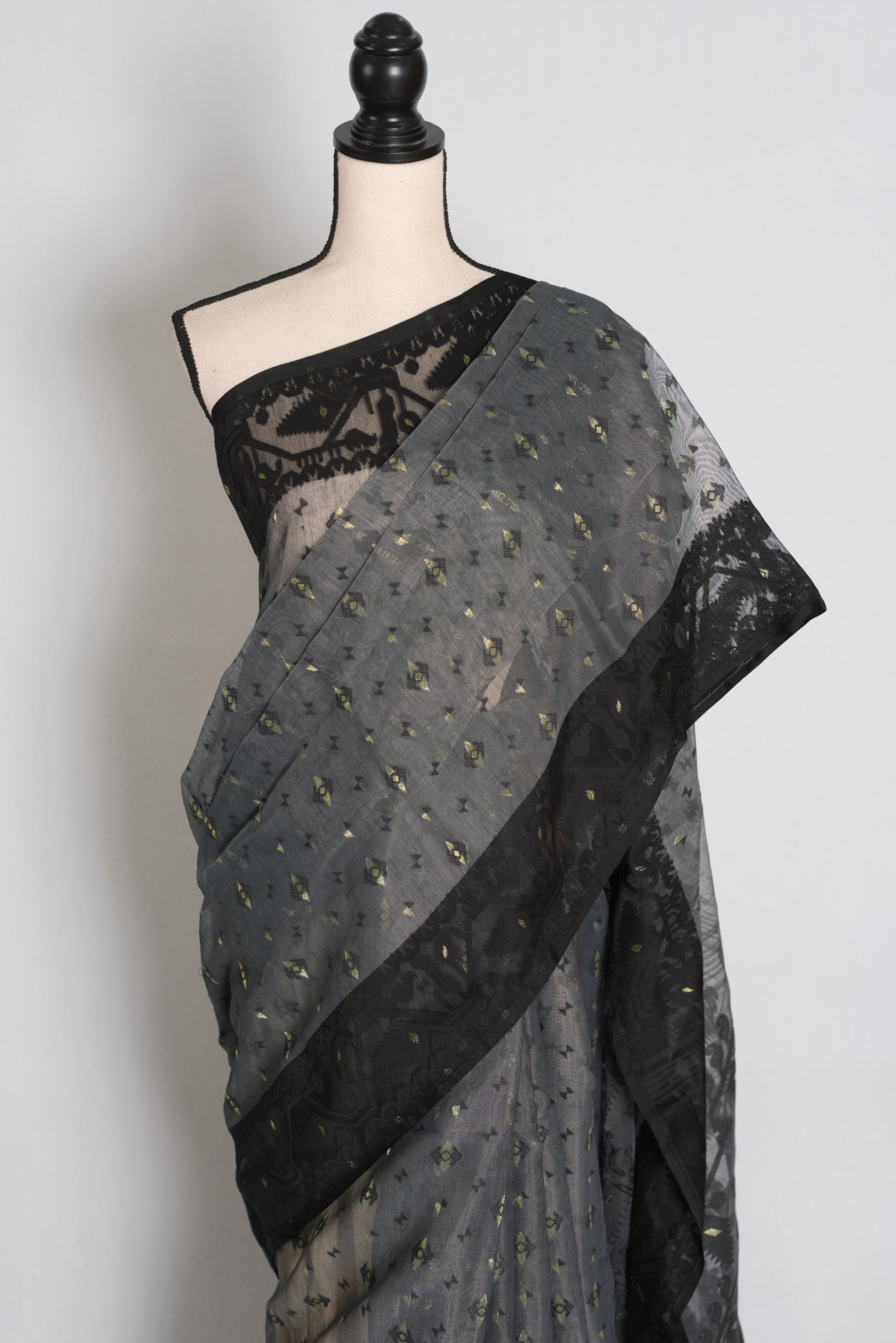 Bithi : Grey and Black Blended Soft Cotton Bengali Jamdani Saree image 2