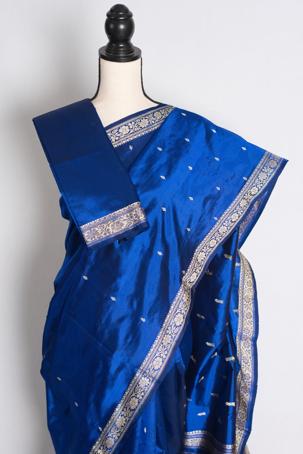 Mrinal: Dark Blue Pure Katan Banarasi Silk Saree image 2
