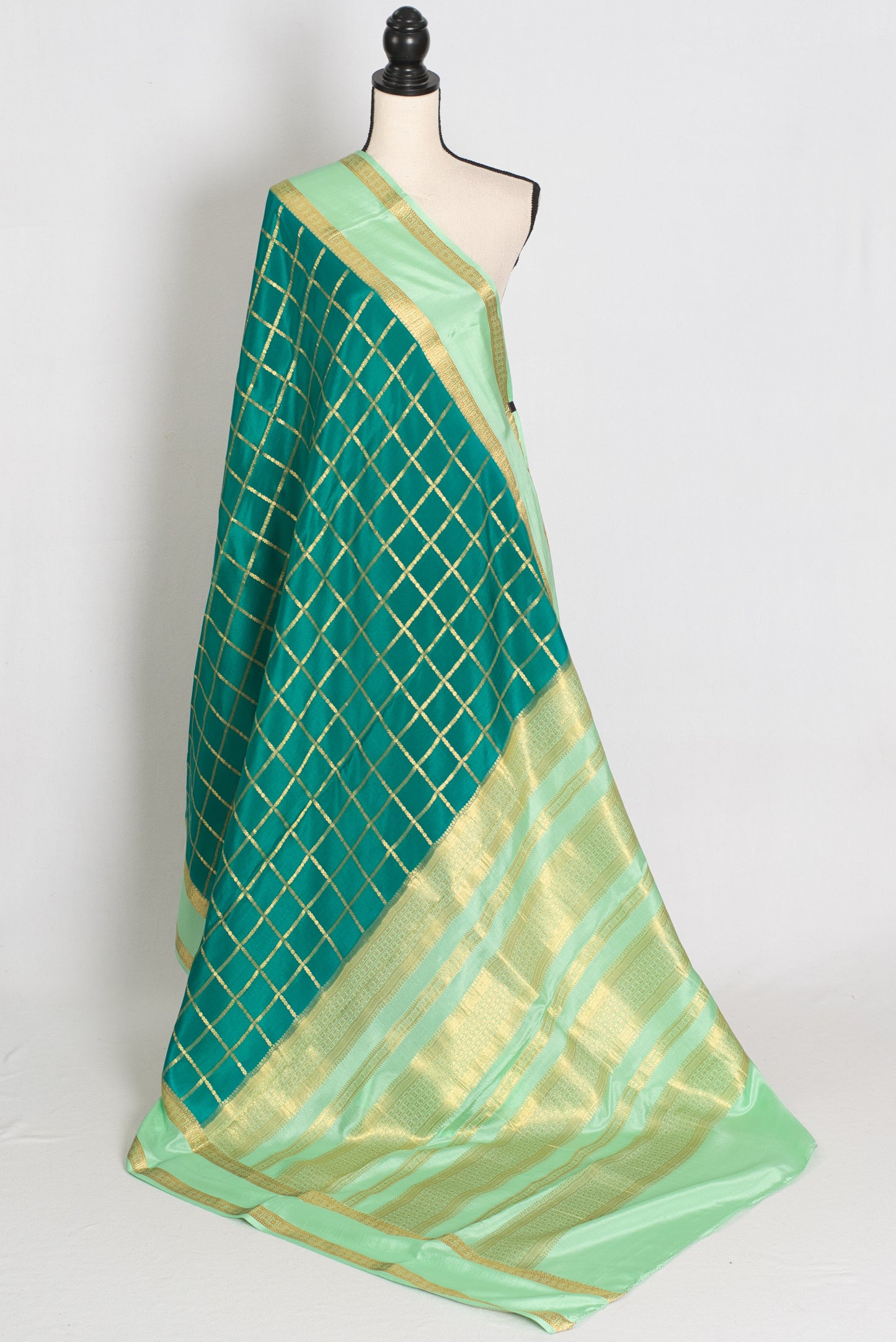 Sutra | Rama Green and Gold 110 gms Mysore Crepe Silk Saree | 38 Size Blouse image 3