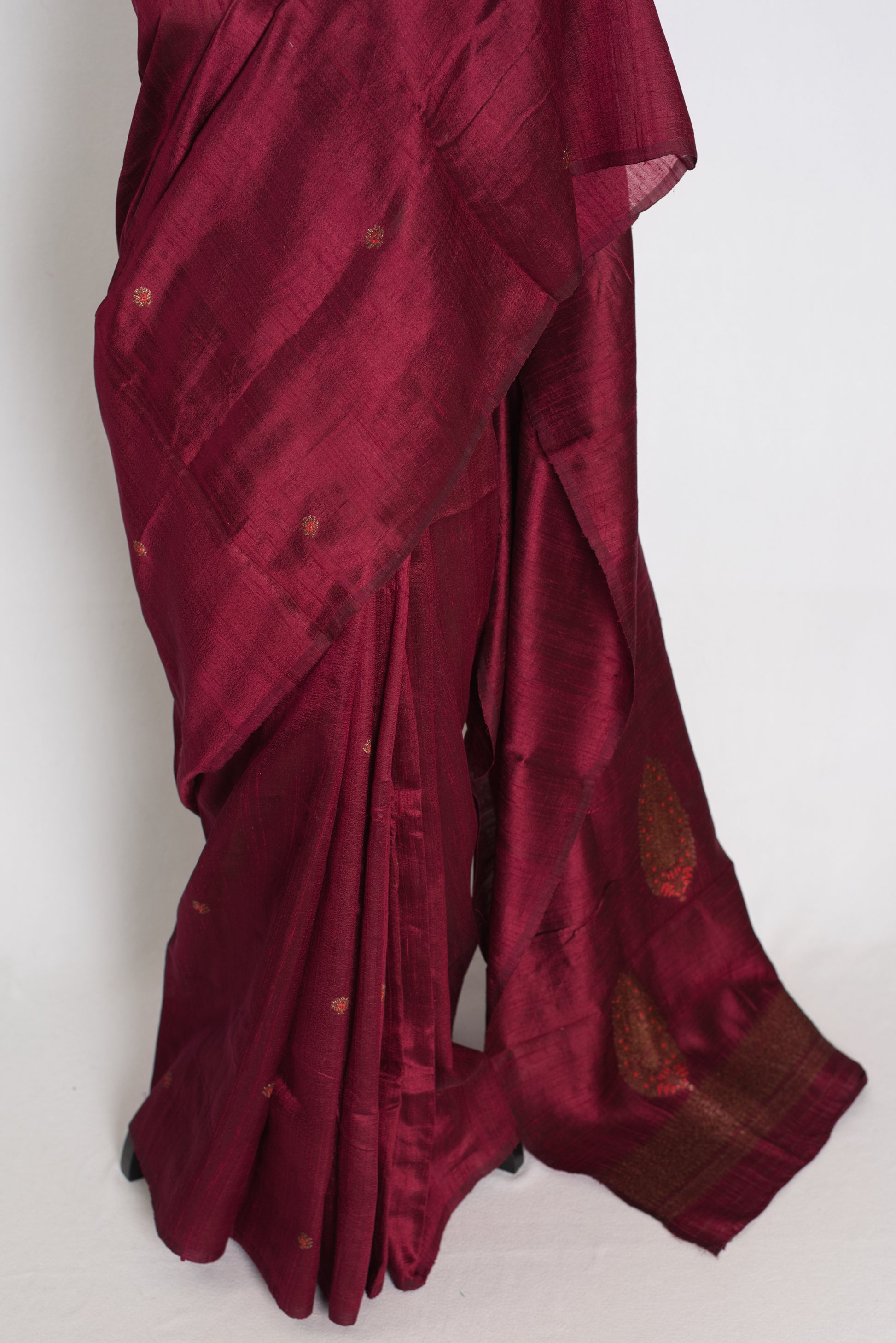 Shital : Maroon Borderless Pure Raw Silk Banarasi Saree | Antique Gold image 5