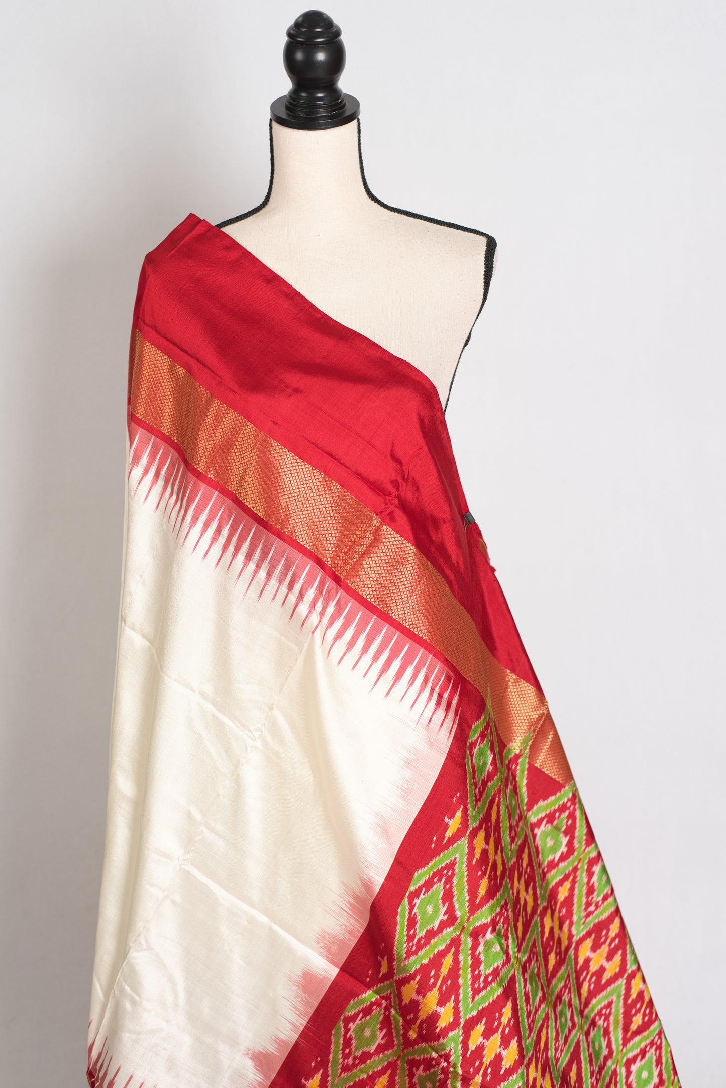 Dyuti : Silk Mark Certified Double Weaving Patola Ikkat Saree in Cream and Red image 4