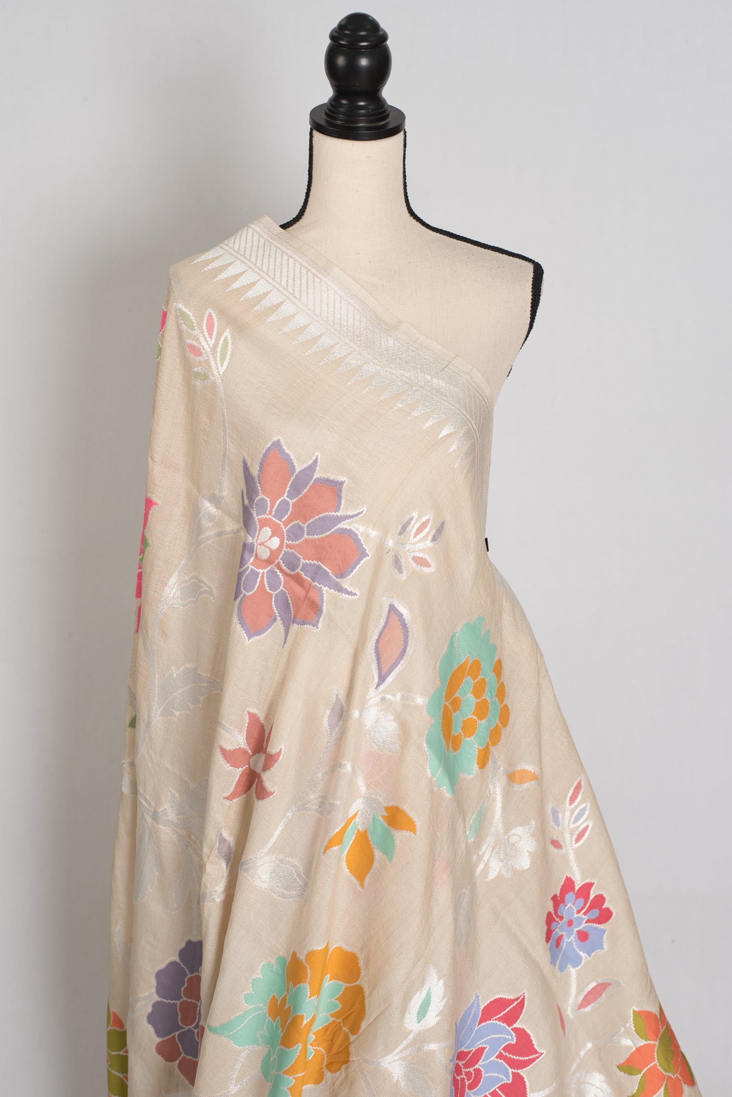 Naaz : Beige Tussar Georgette Banarasi Saree with 38 Size Stitched Blouse image 5