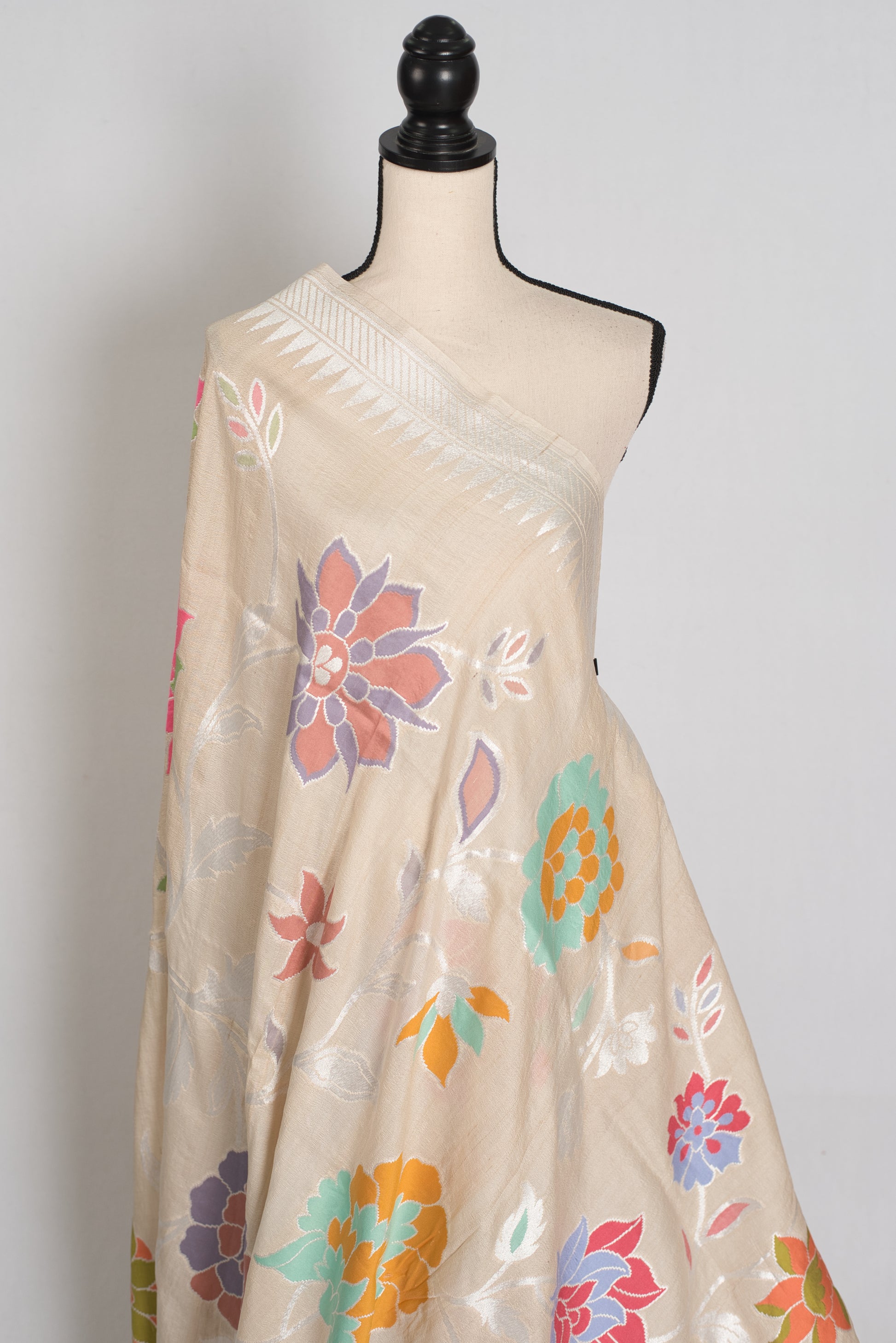 Naaz : Beige Tussar Georgette Banarasi Saree with 38 Size Stitched Blouse image 5