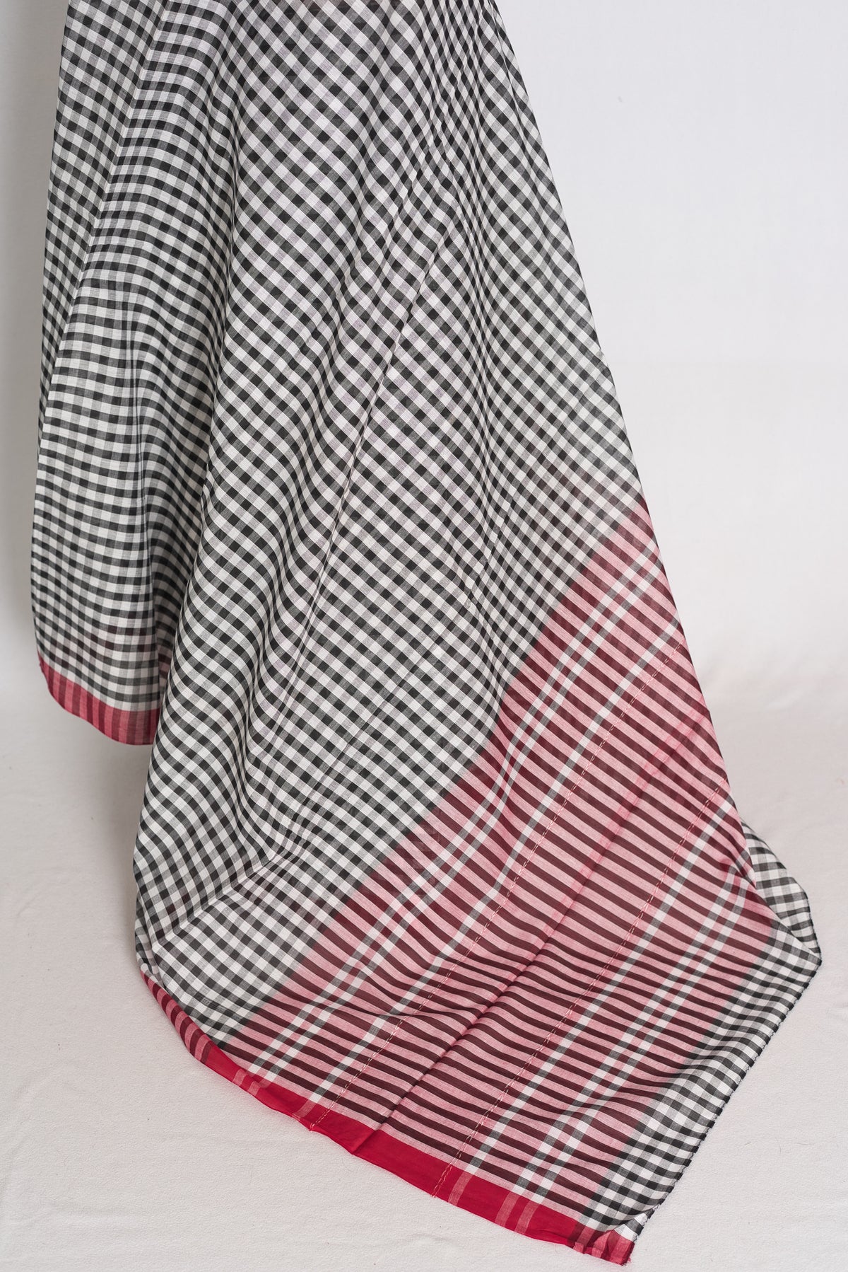 Amrita: White and Black Gamcha Checks Soft Cotton Dhaniakhali Saree image 4