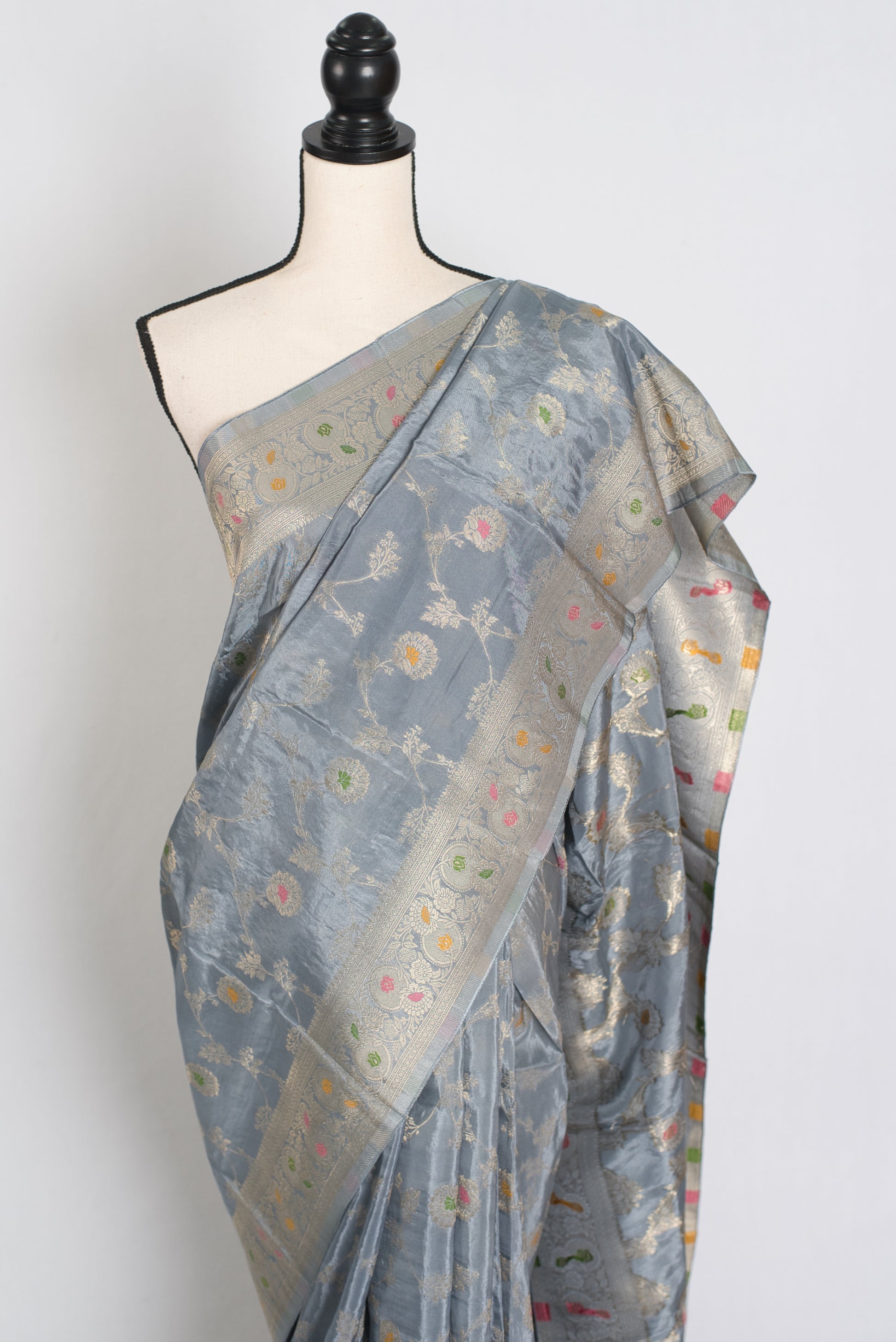Damini : Semi Crepe Silk Jaal Banarasi Saree in Grey and Muted Gold image 5