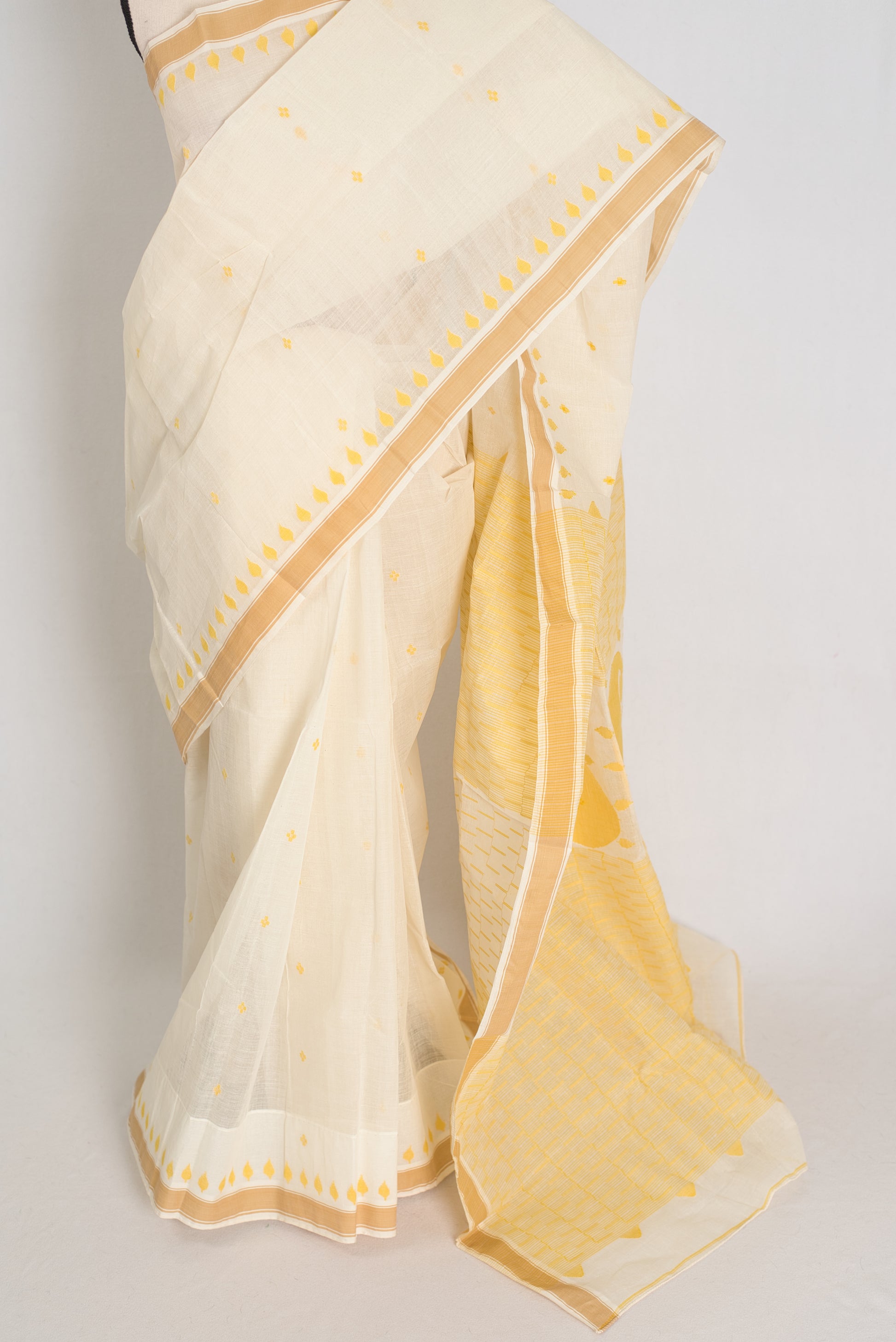 Gauri | Off-White & Yellow Bengal Handloom Cotton Jamdani Saree image 4