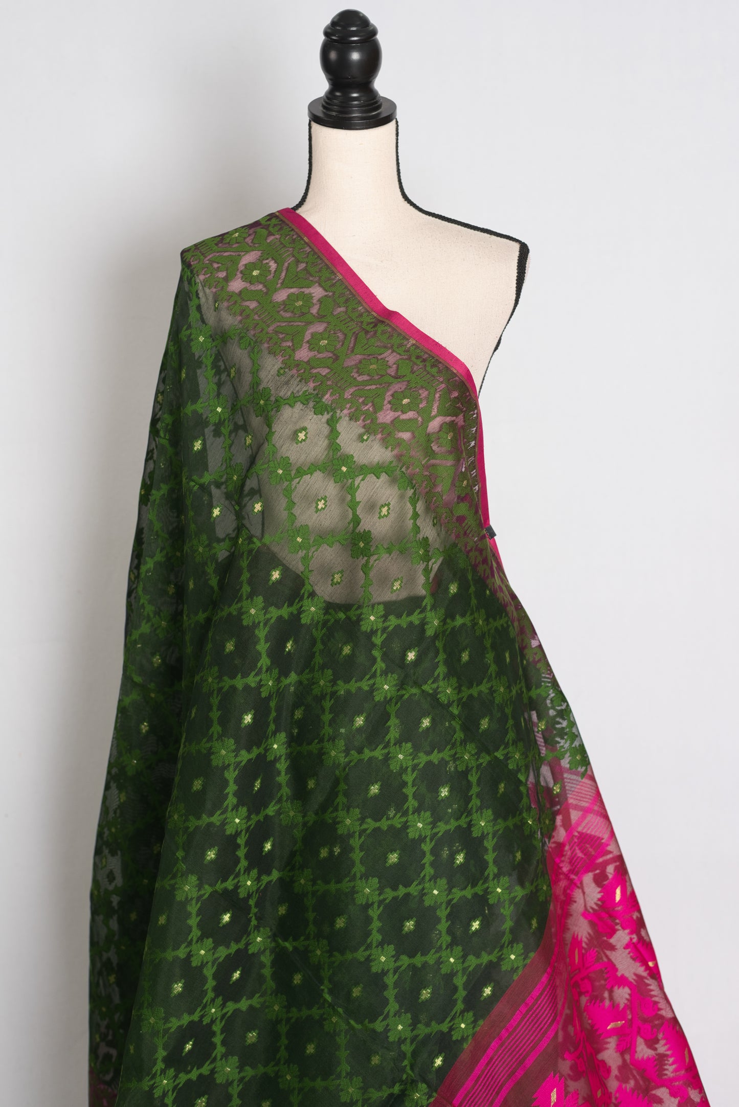 Tia : Bottle Green Soft Blended Cotton Jamdani Saree with Pink Selvage image 3