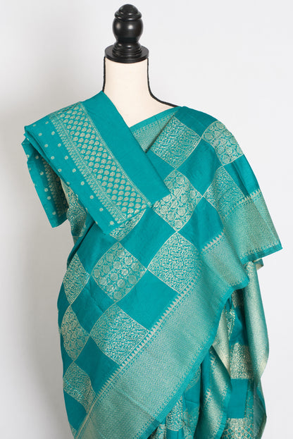 Rama : Green Semi Crepe Georgette Banarasi Saree with Designer Gold Zari Work image 2