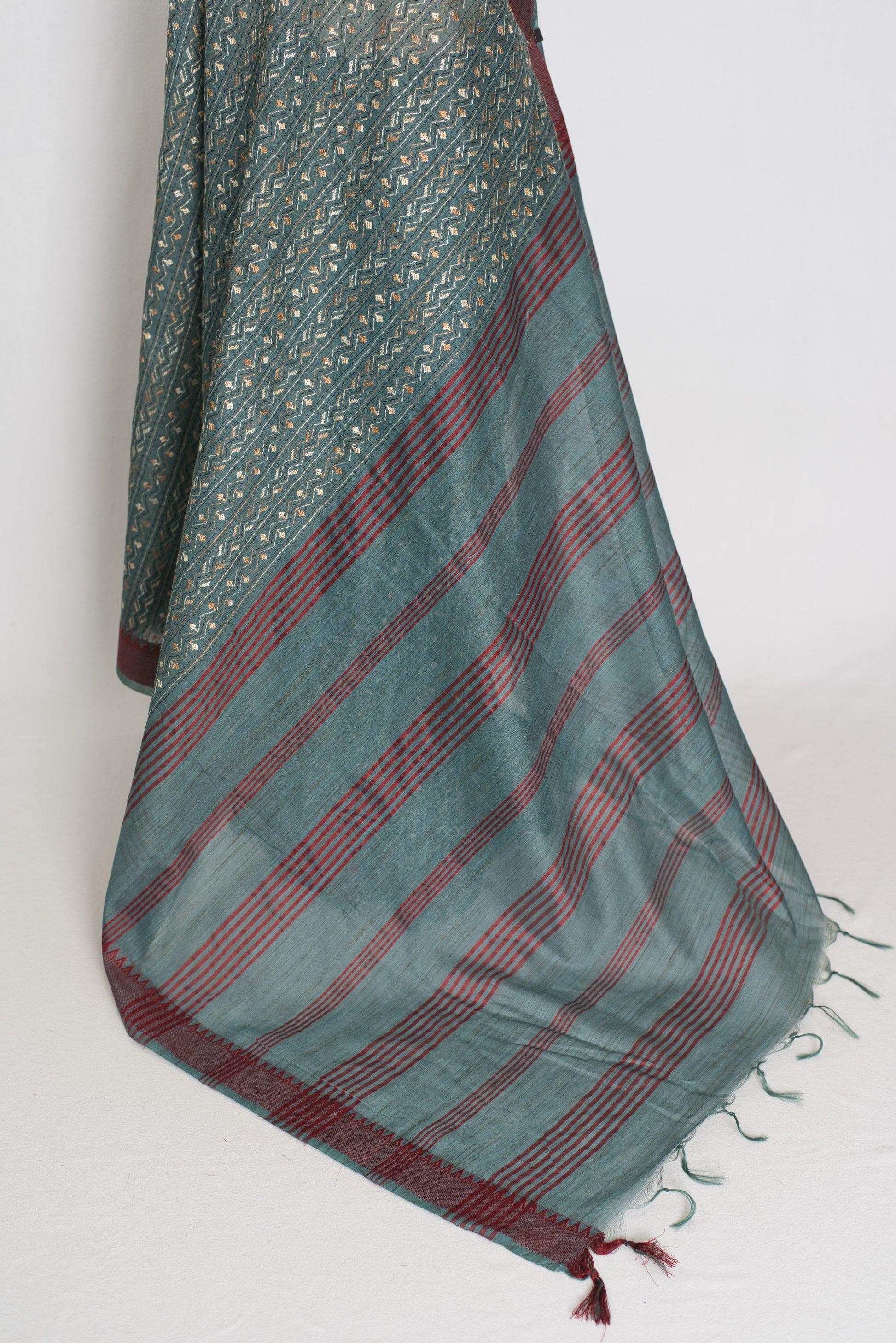 Bithi | Steel Grey Cotton Saree | Lightweight Bengali Heritage image 3