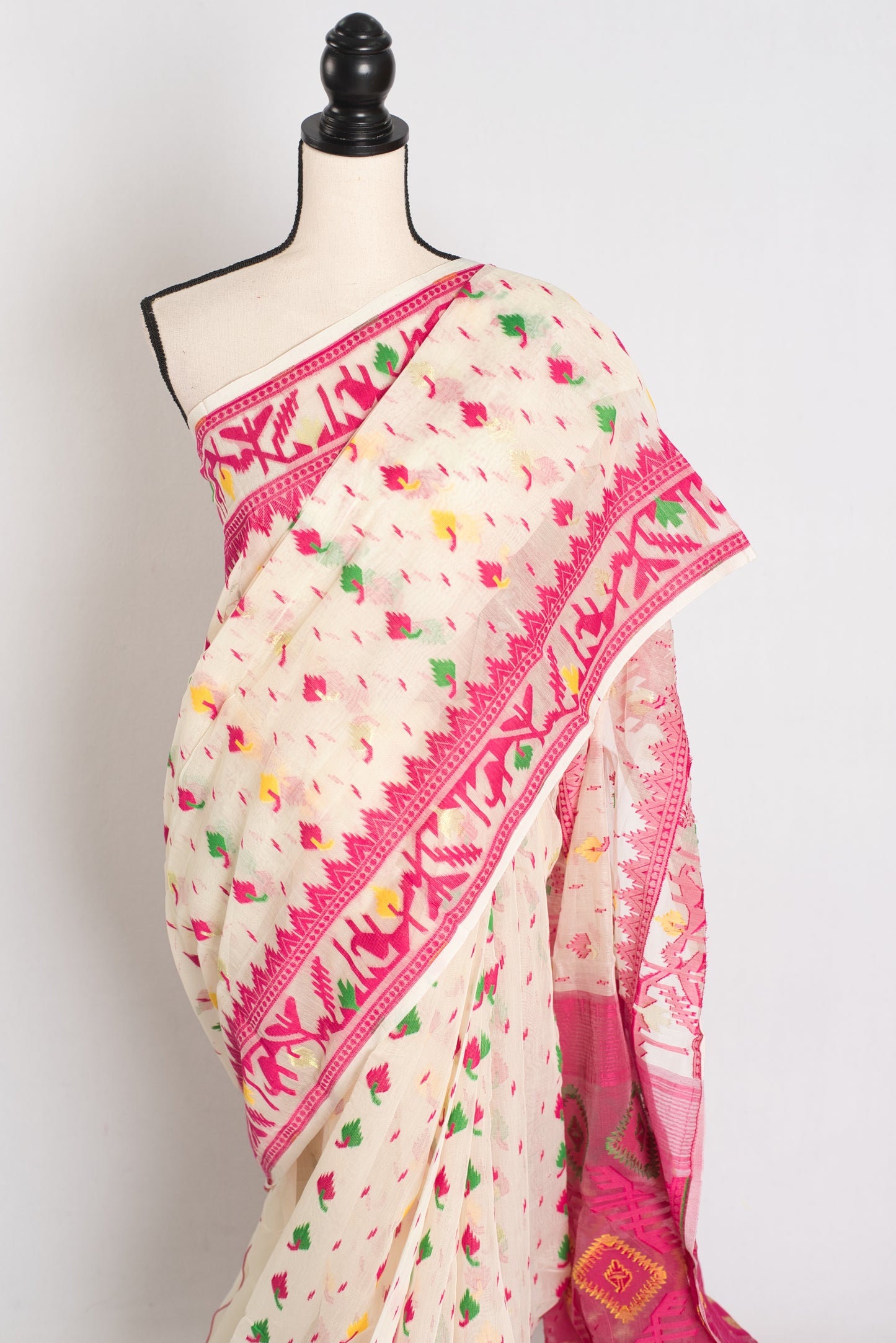 Mehuli | Cream and Pink Soft Cotton Traditional Bengali Jamdani Saree image 3