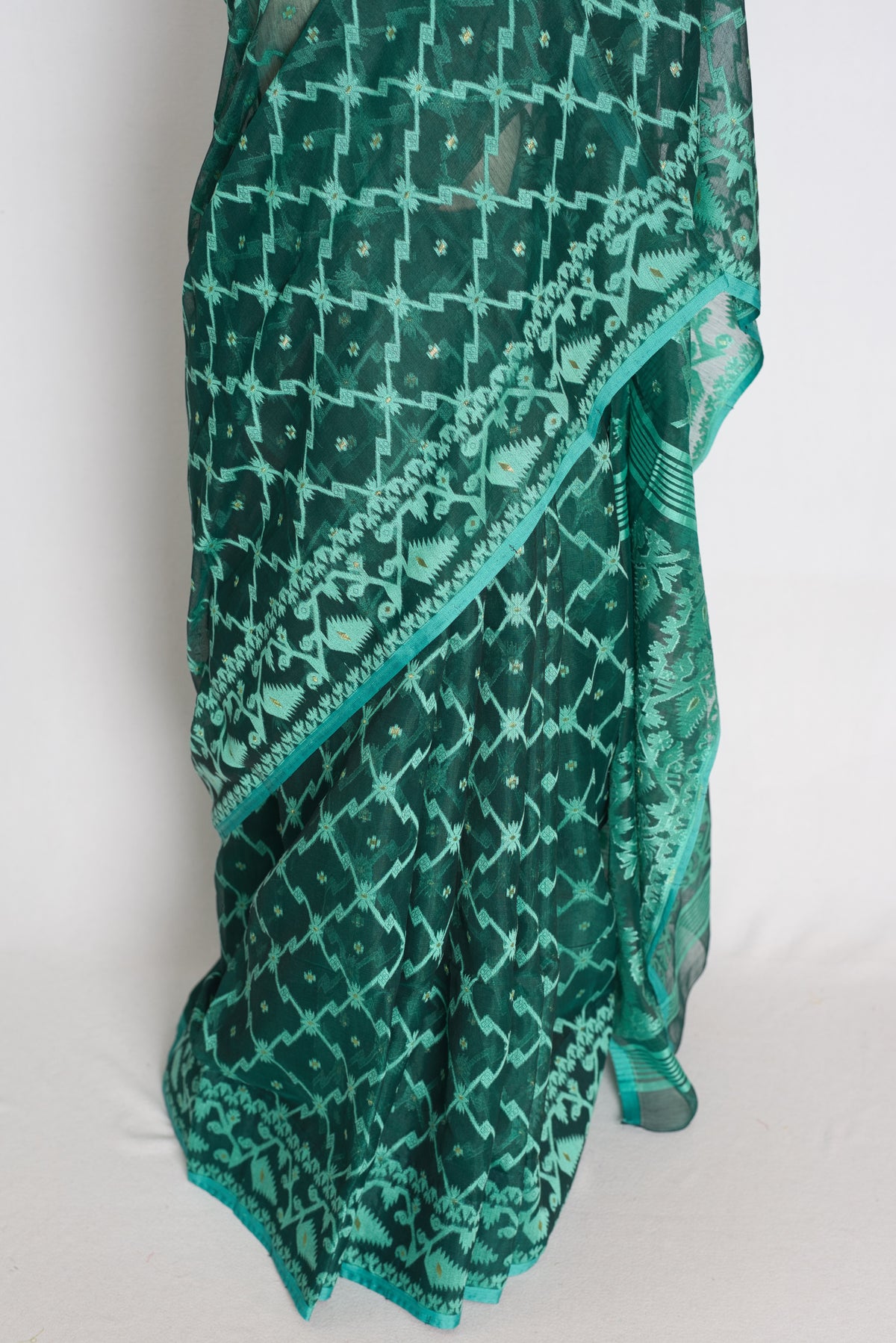 Siya : Emerald Green Soft Blended Cotton Jamdani Saree image 5