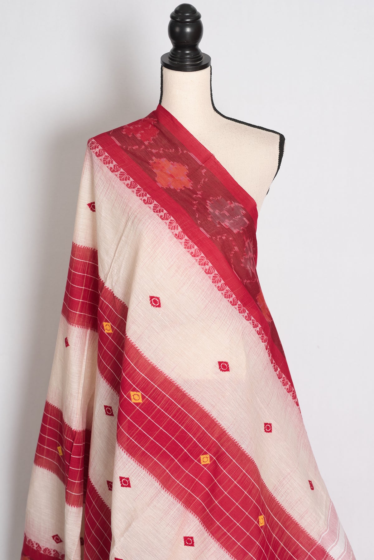 Mehuli: Kora White and Red Kotki Border Soft Cotton Dhaniakhali Saree image 4