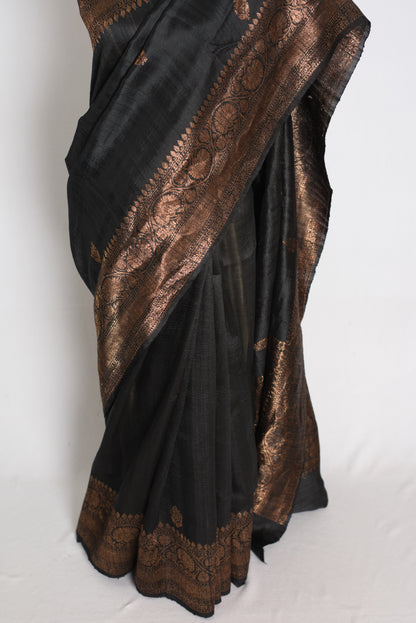 Nandini : Black Pure Raw Silk Banarasi Saree | Antique Gold Zari Weave image 5