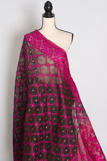 Leena : Dark Green and Rani Pink Soft Blended Cotton Jamdani Saree image 4