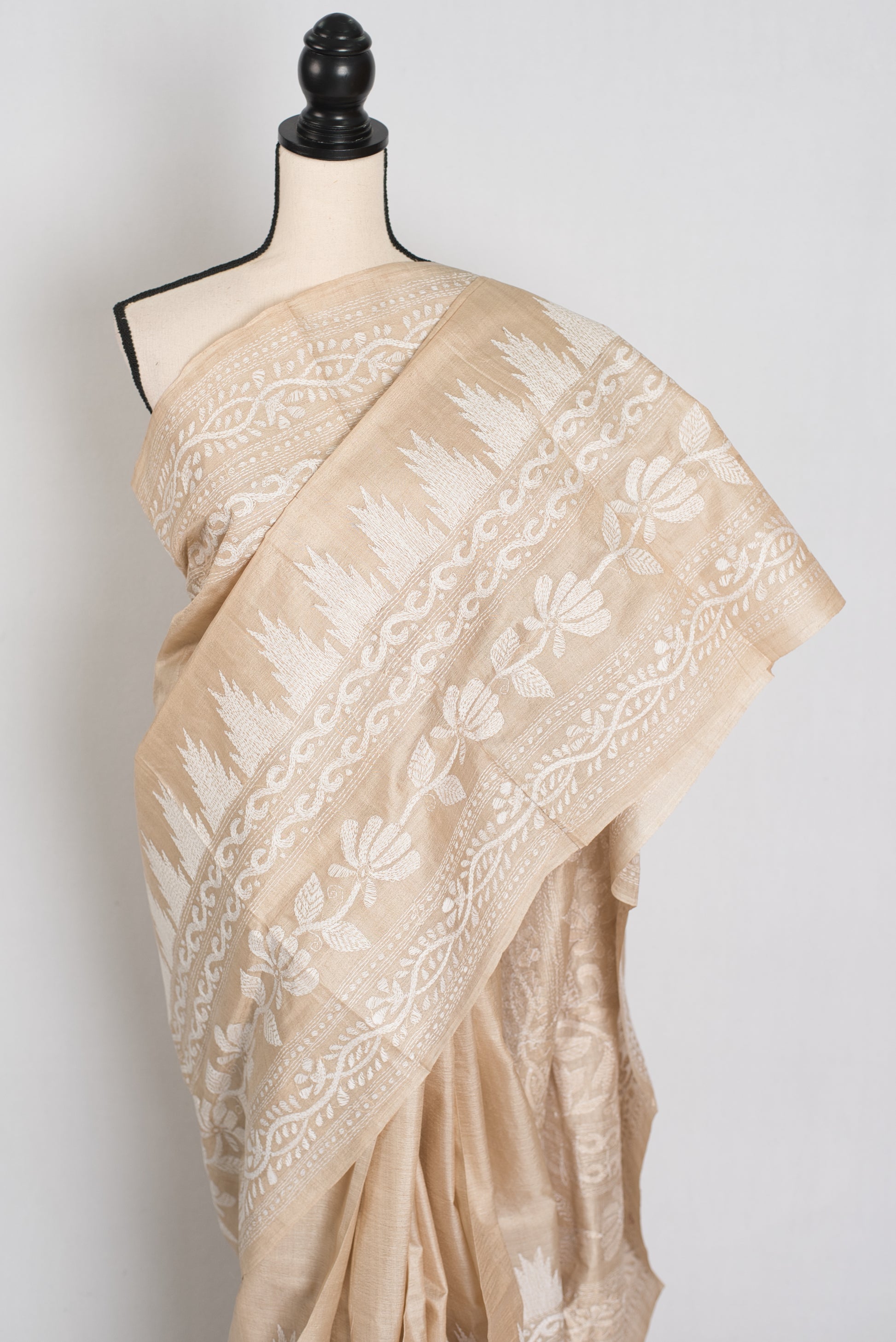 Dyuti : Silk Mark Certified Hand Embroidery Tussar Silk Saree in Beige and White image 5