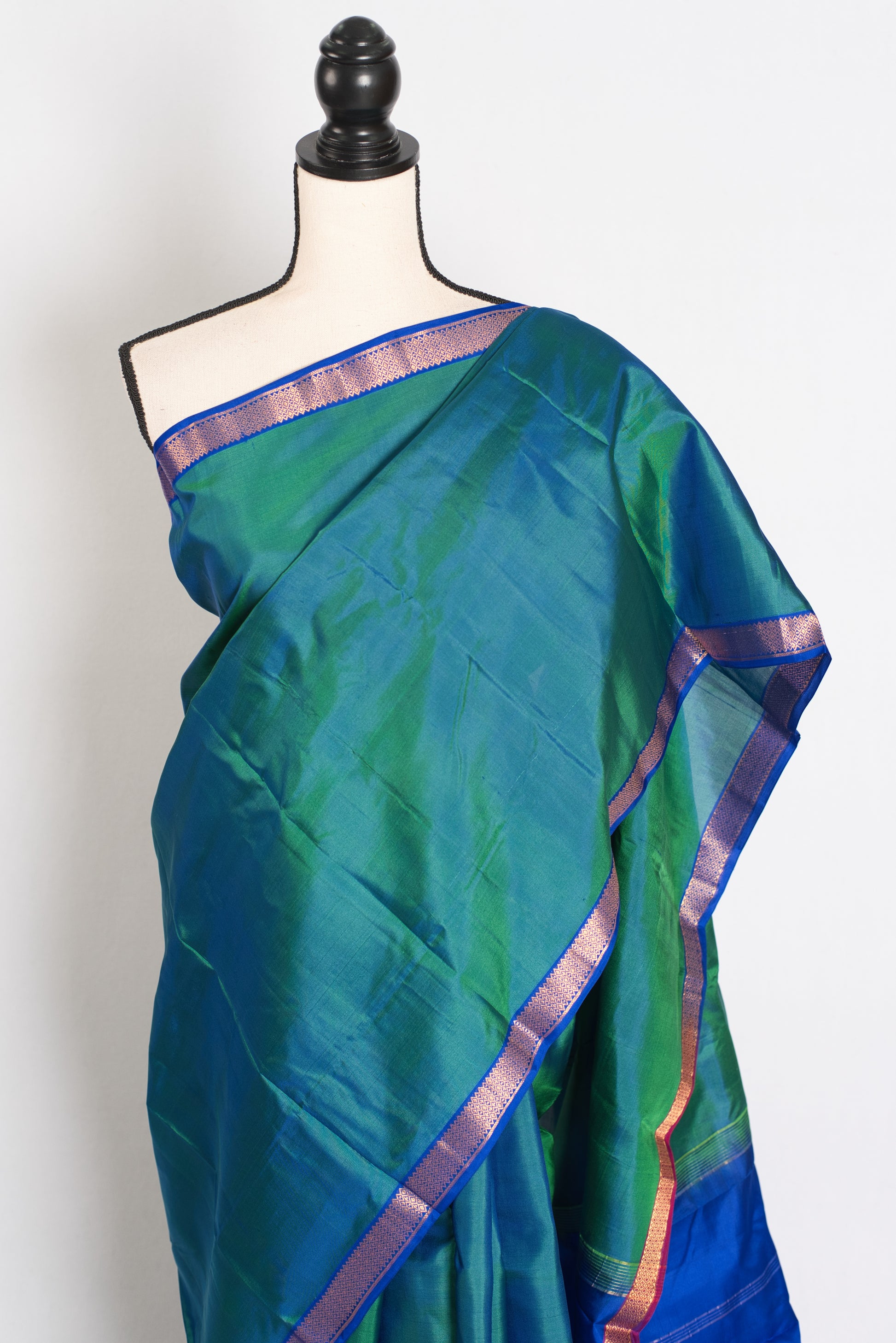 Rini: Peacock Green and Blue Kanjivaram Silk Saree with Small Gold Border image 6