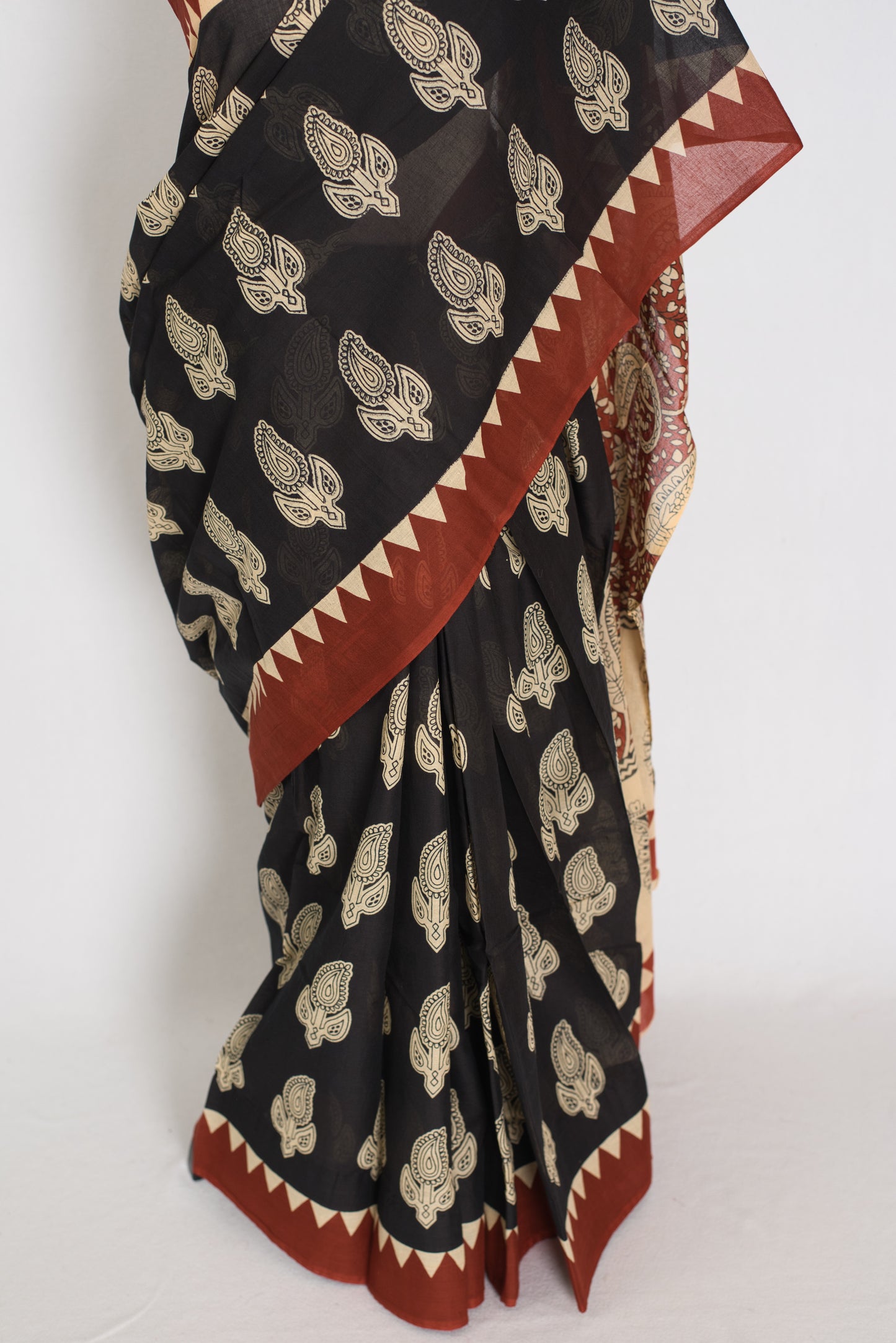 Kajal: Black Mulmul Cotton Saree with Kalamkari Prints | Pure Bengali Cotton image 5