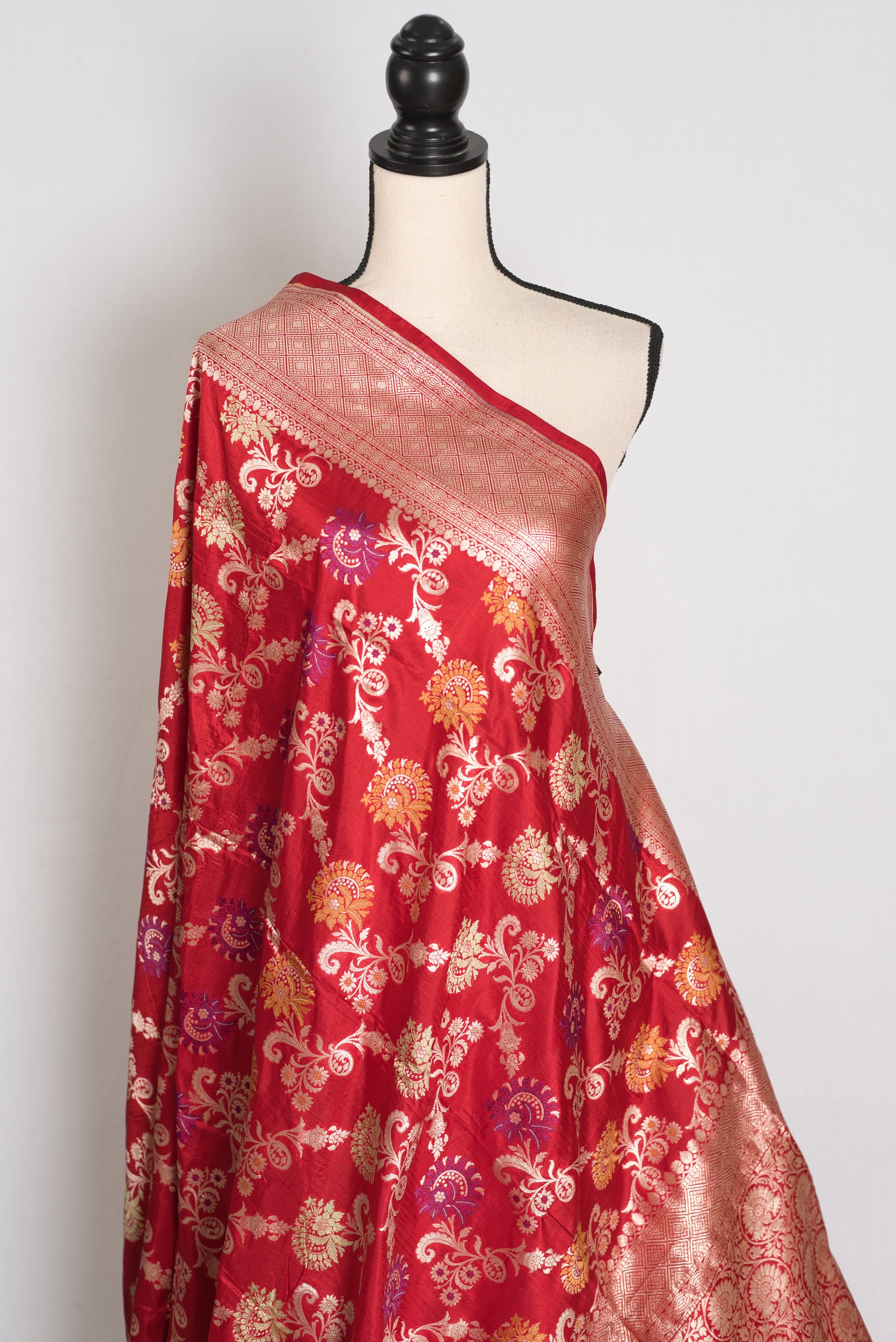 Naaz : Dark Red and Gold Minakari Jaal Katan Silk Bridal Banarasi Saree image 4