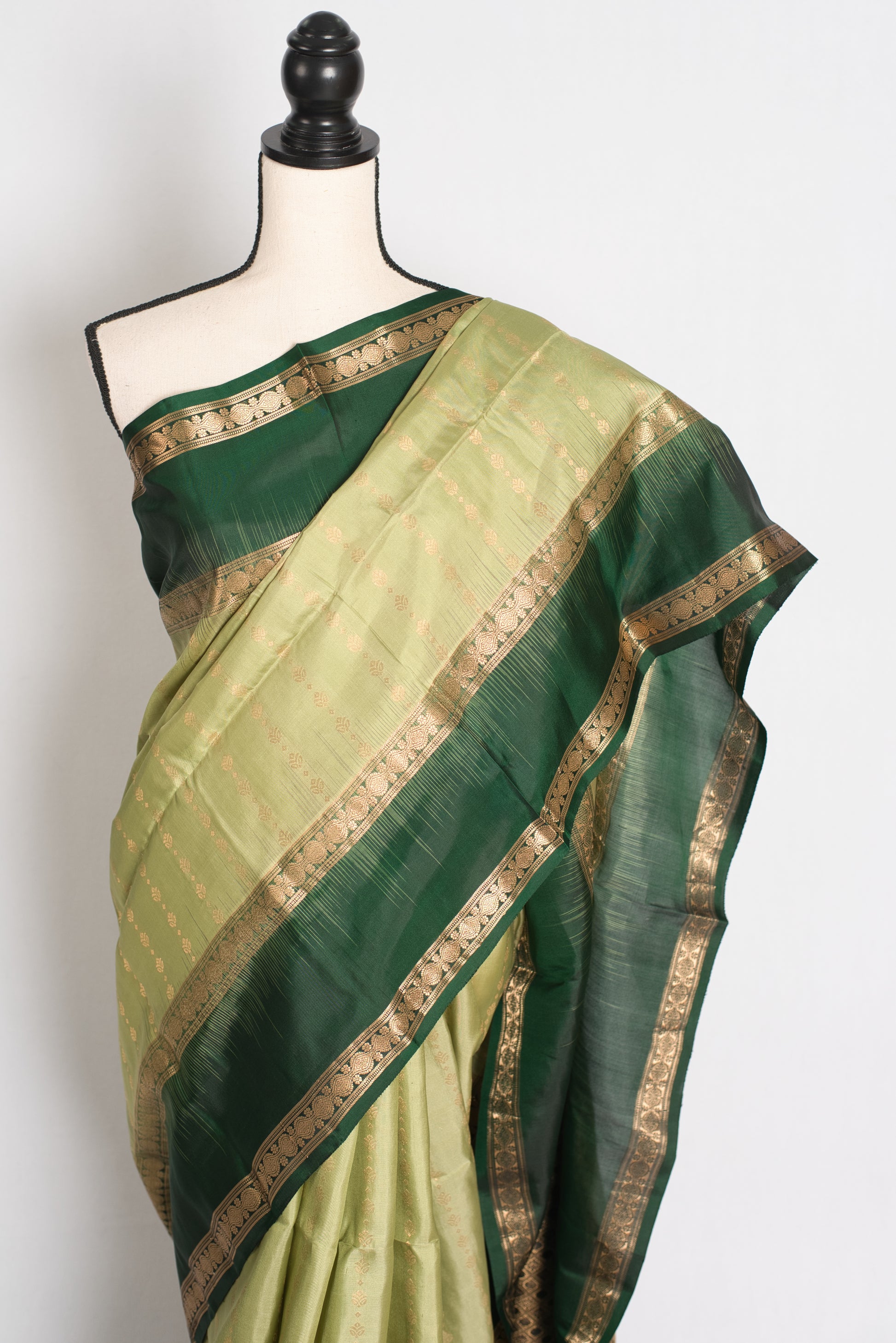 Mandira : Pista Green Silk Mark Certified Kanchipuram Silk Saree image 5