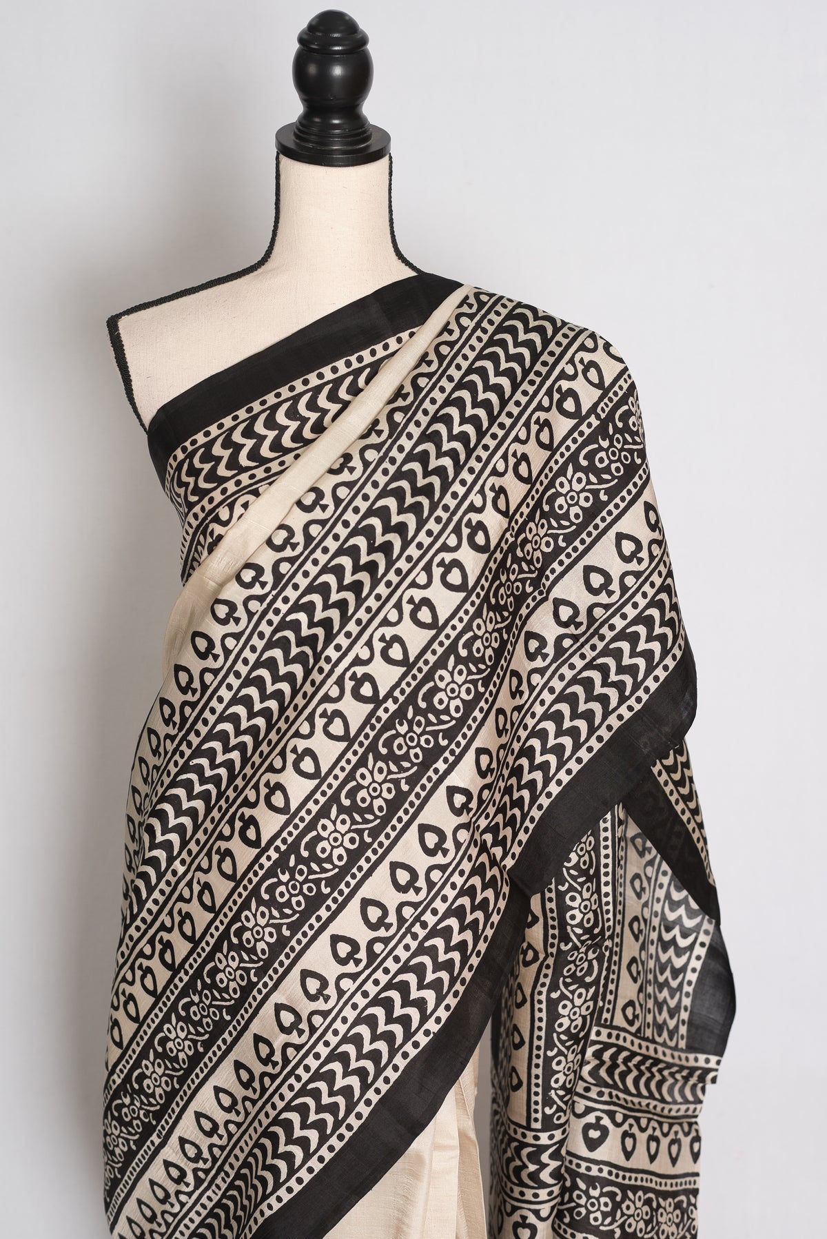 Nandini | Off-White & Black 3-Ply Murshidabad Block Printed Pure Silk Saree image 3