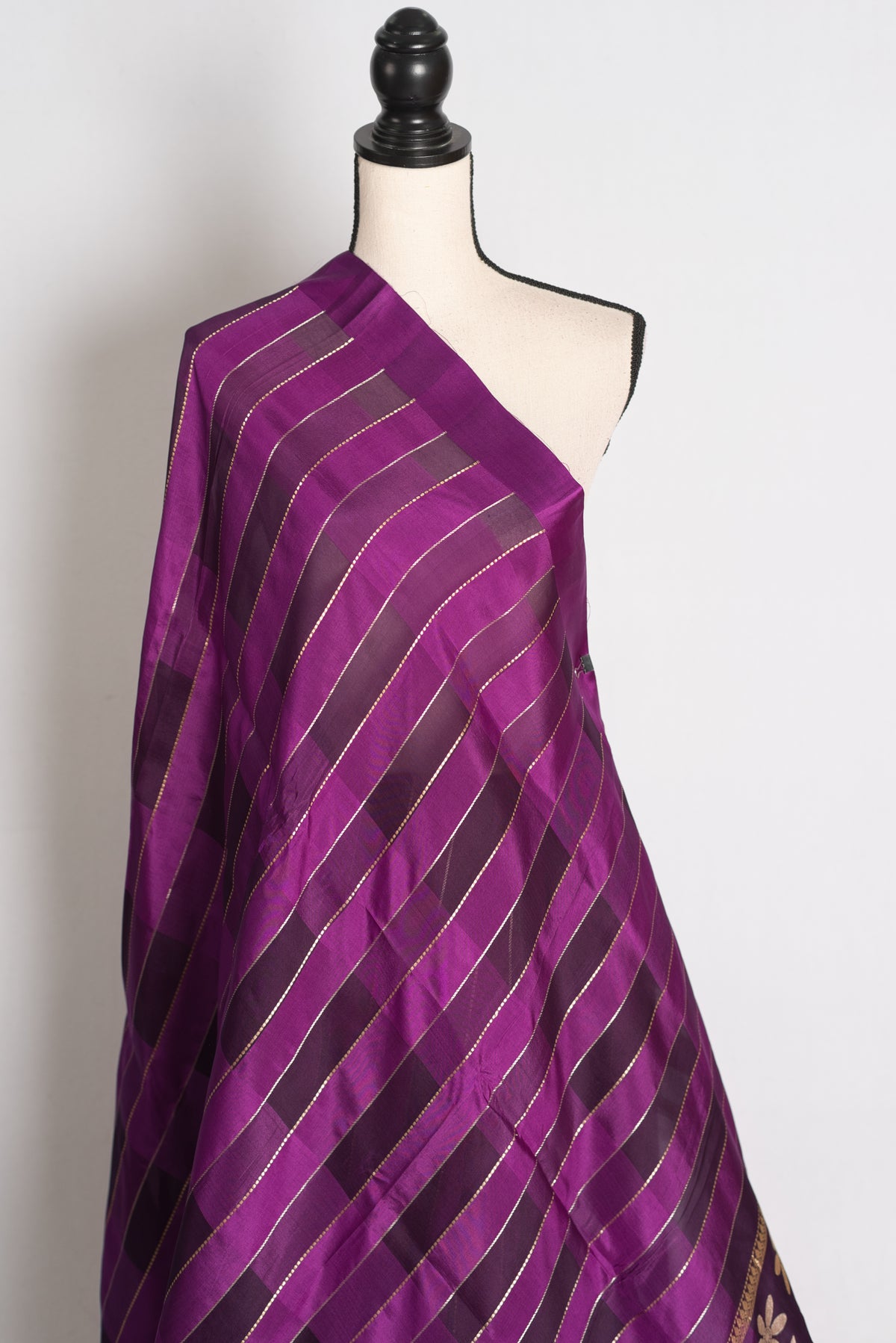 Shreya : Purple and Gold Contemporary Satin Silk Organza Banarasi Saree image 4