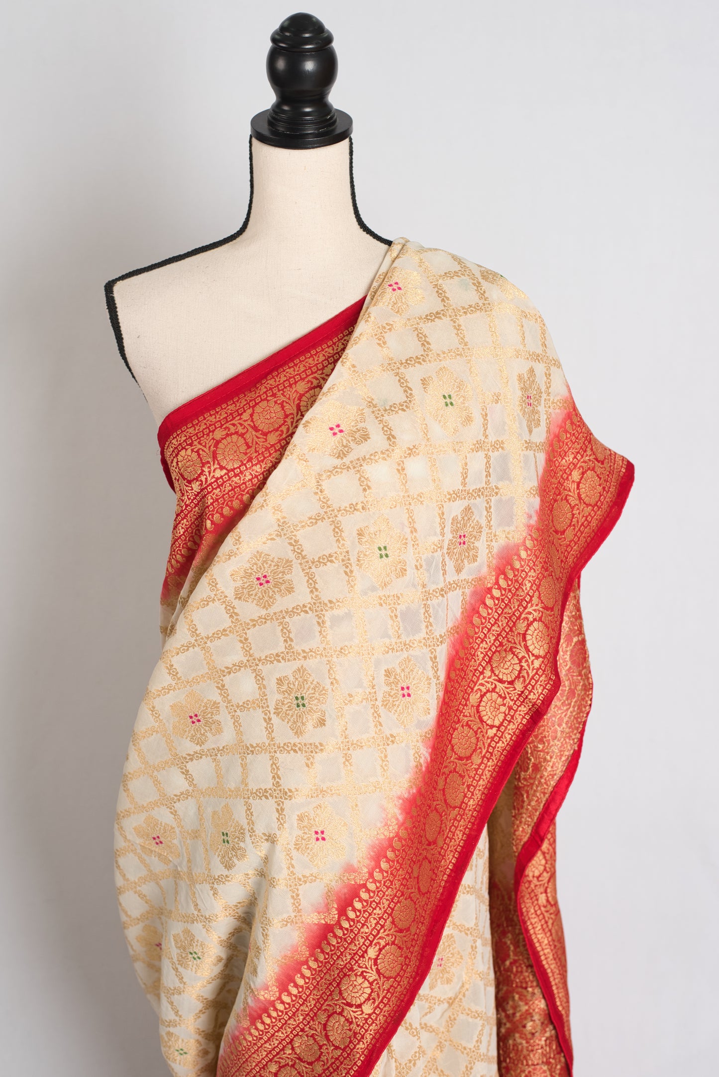 Anuya : White and Red Crepe Georgette Banarasi Saree image 5