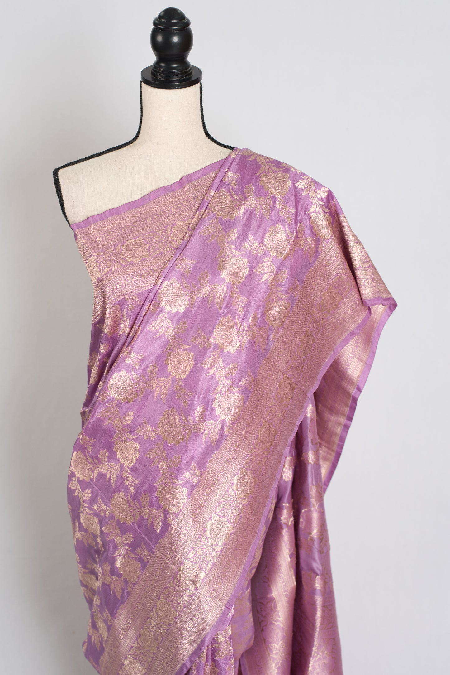 Sia : Silk Mark Certified Lavender Banarasi Saree with 38 Size Stitched Blouse image 6