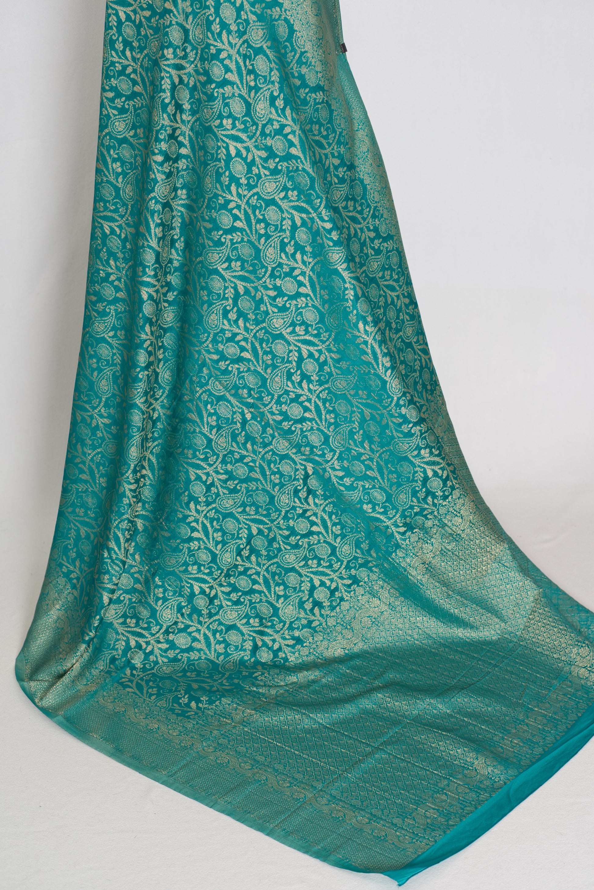 Rini | Rama Green Semi Georgette Banarasi Saree | Pre-Stitched Size 36 Blouse image 5